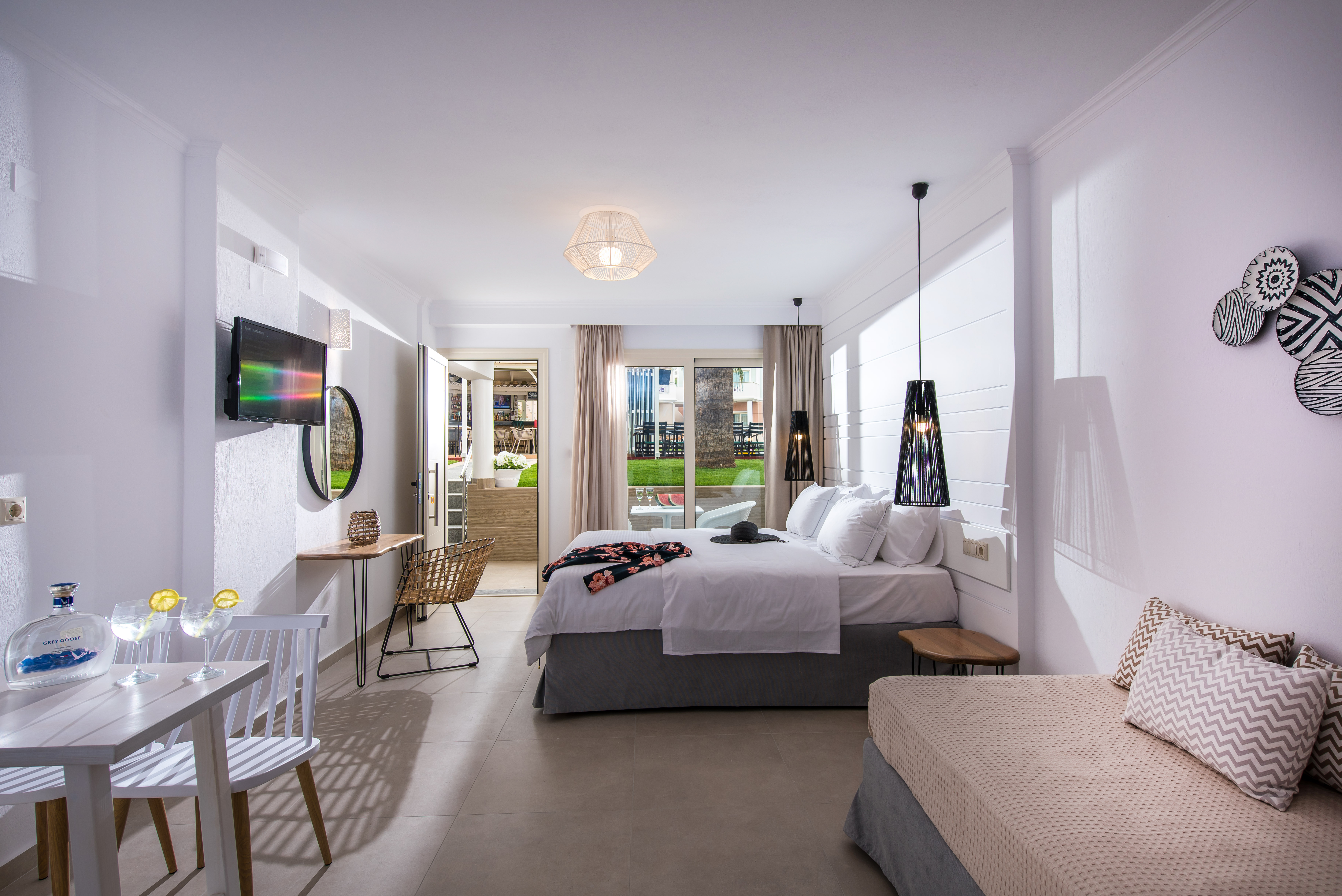 Studio Superior Capacity 3