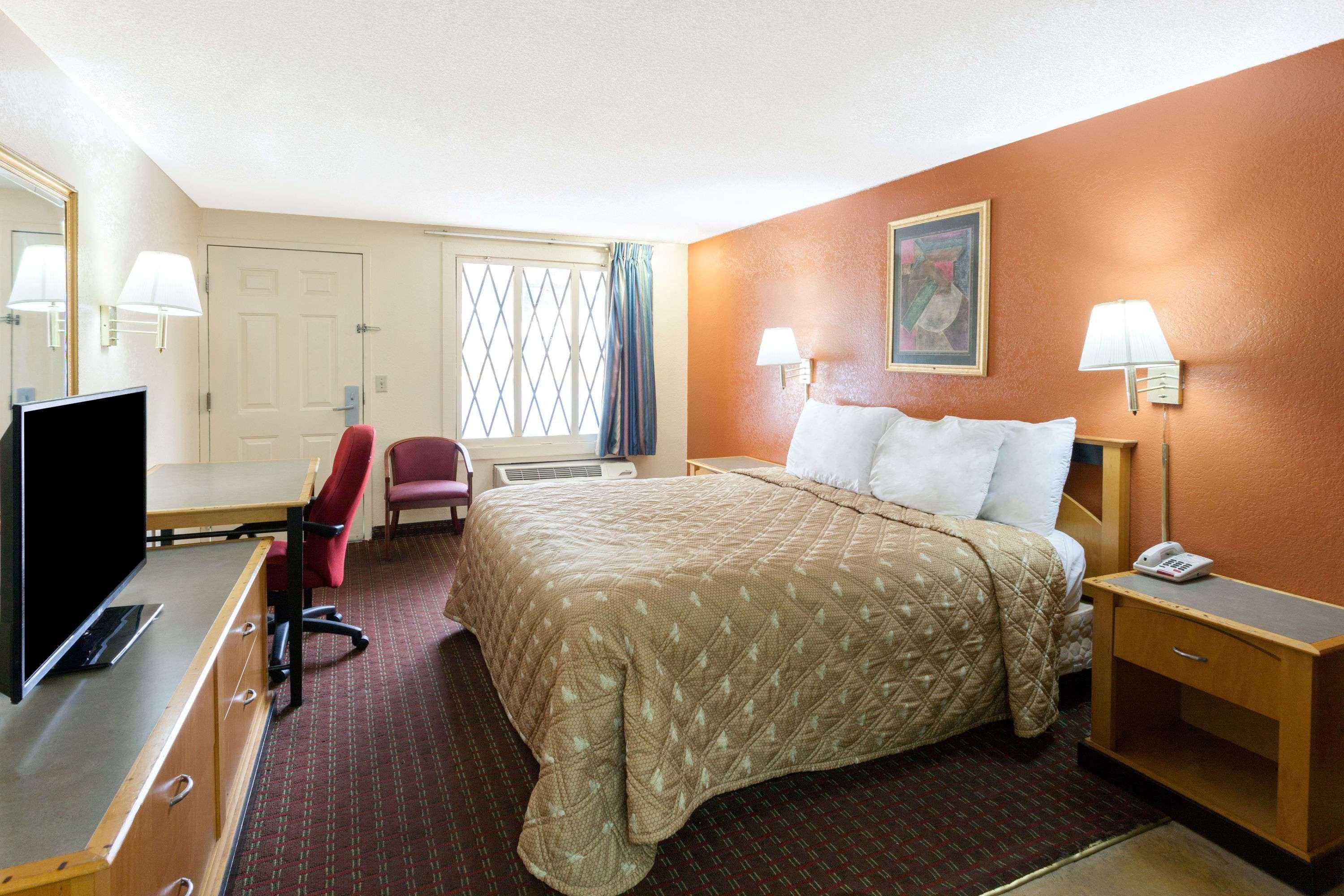 Double King Bed Non Smoking