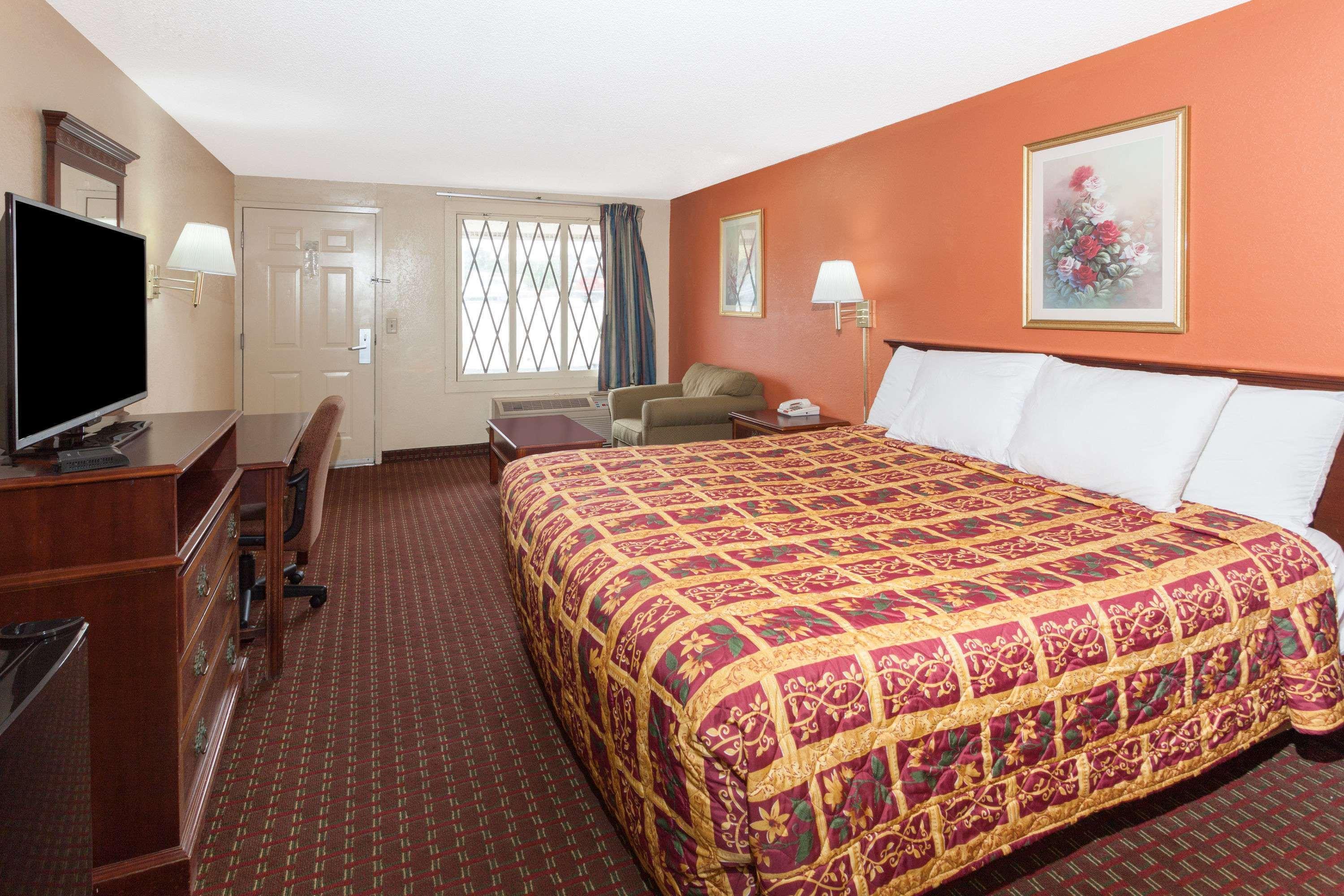 Double King Bed Non Smoking