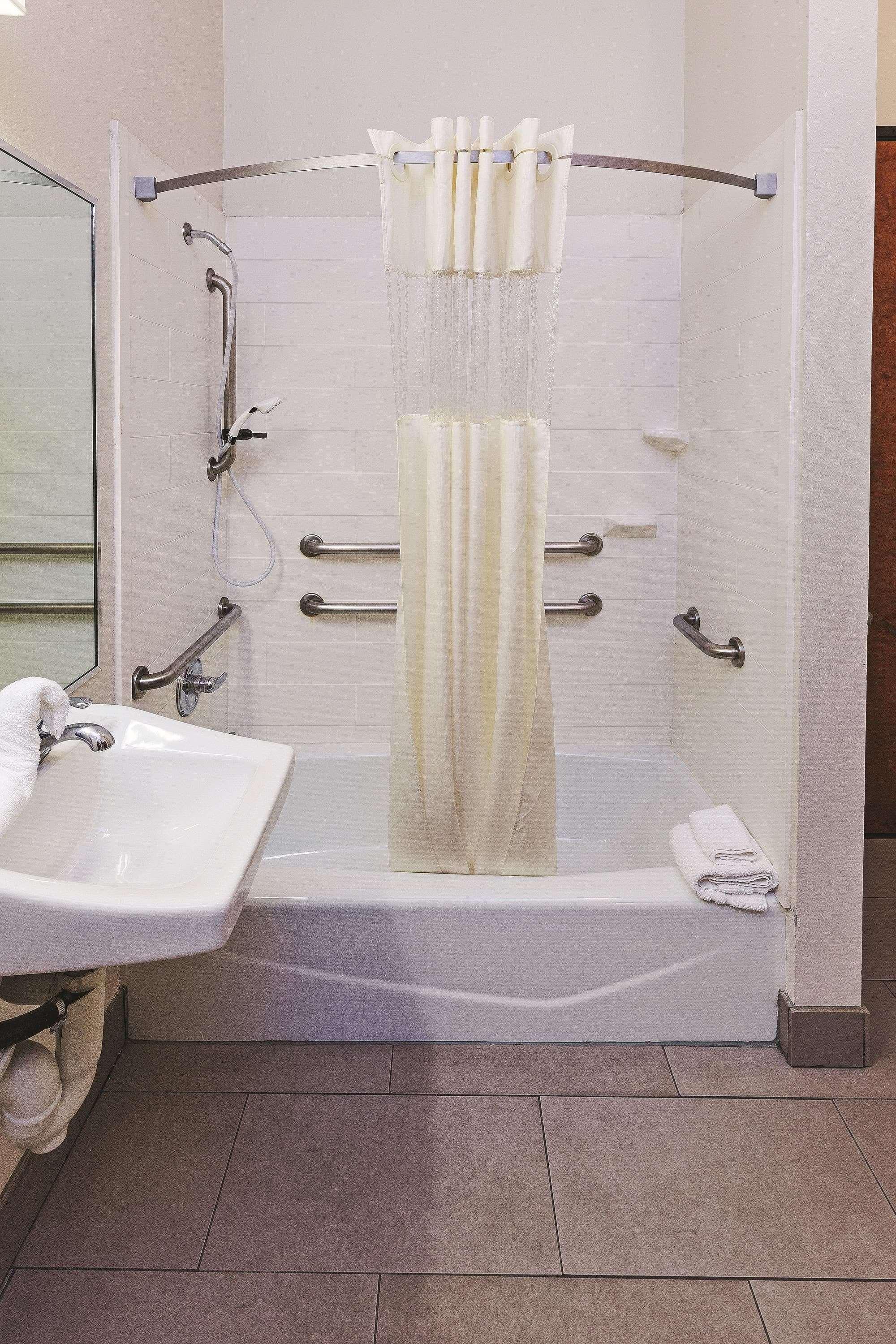 Double King Bed Non Smoking