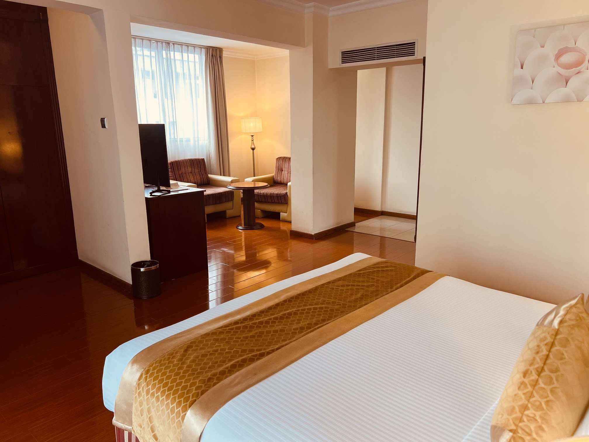 Junior Suite Business