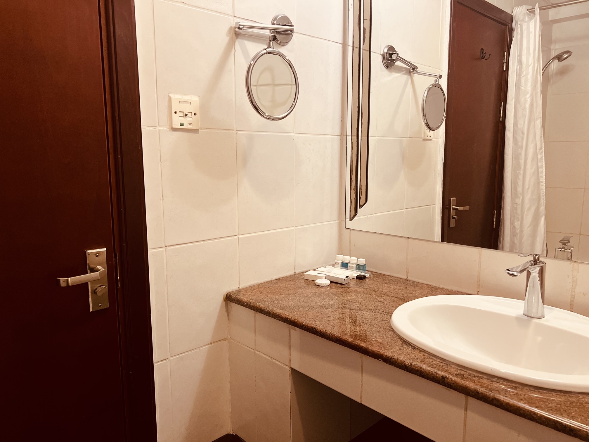 Single Deluxe King Bed