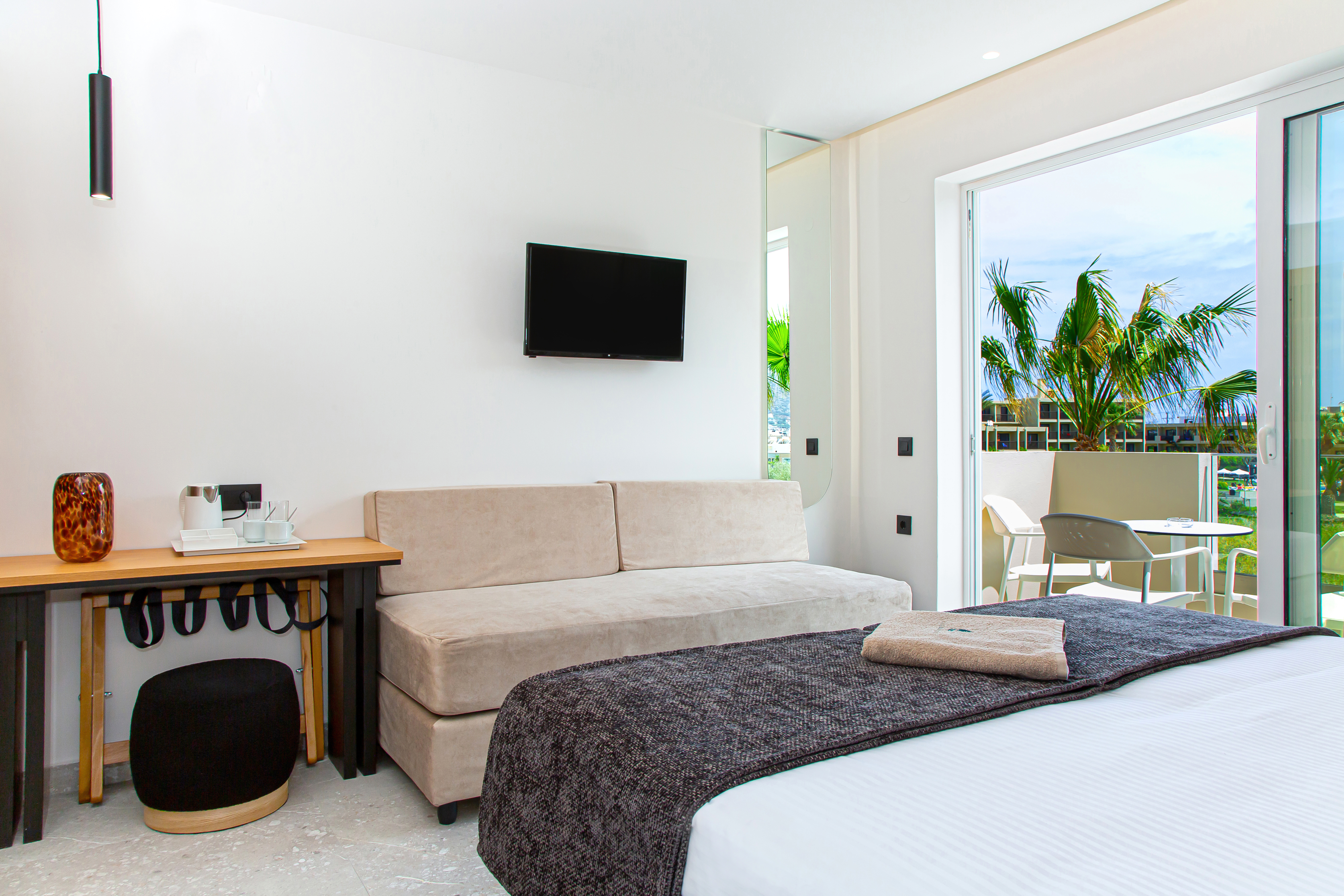 Triple Superior Side Sea View