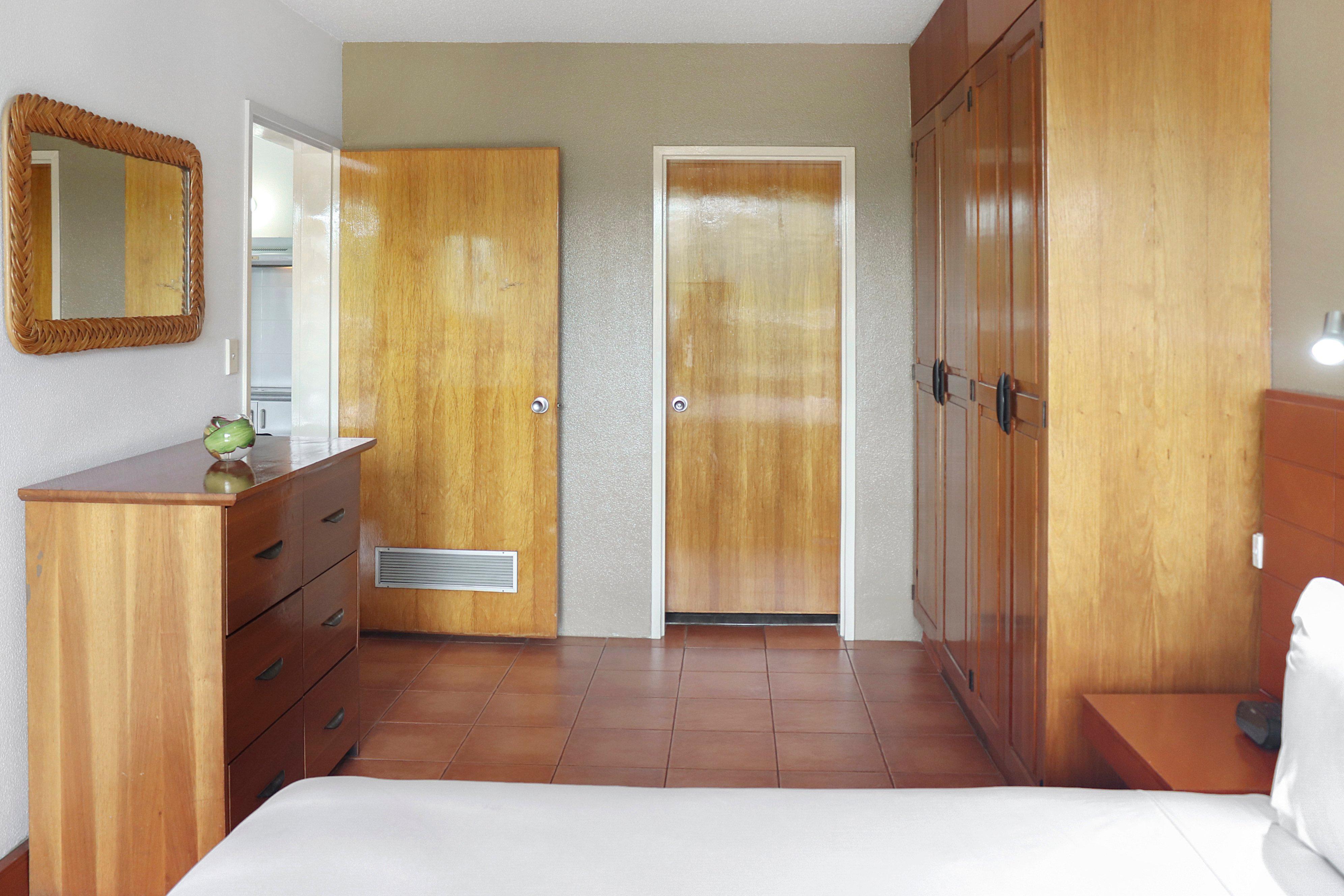 Suite Pool View King Bed