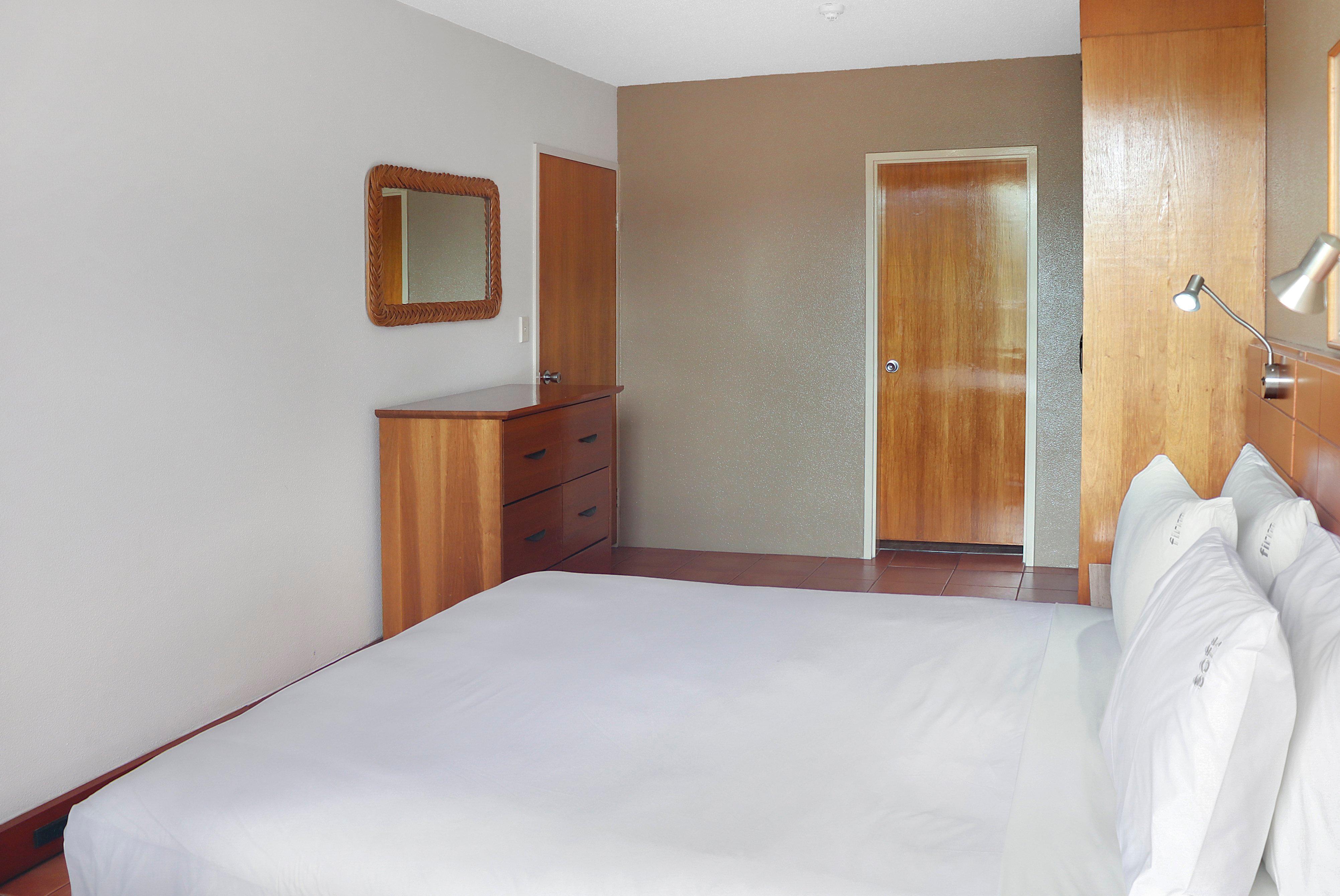 Suite Pool View King Bed