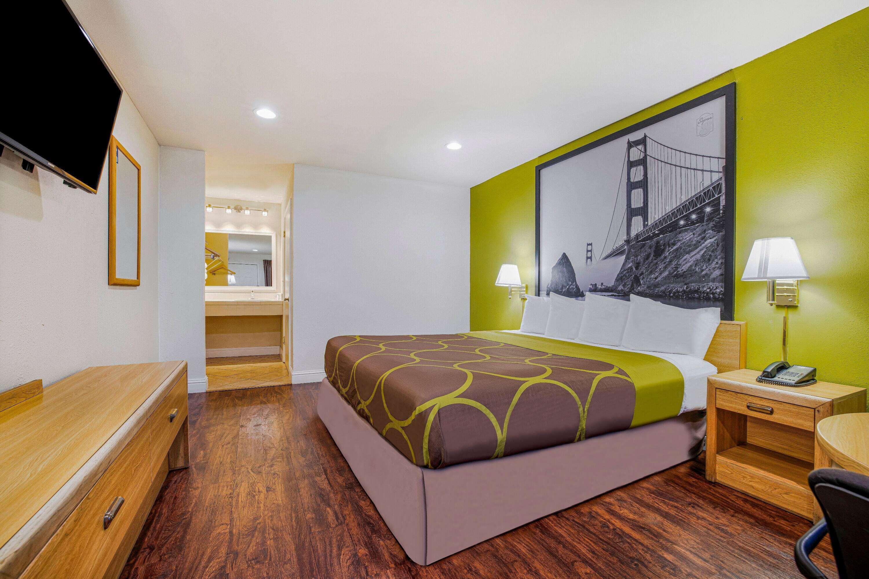 Room Accessible King Size Bed