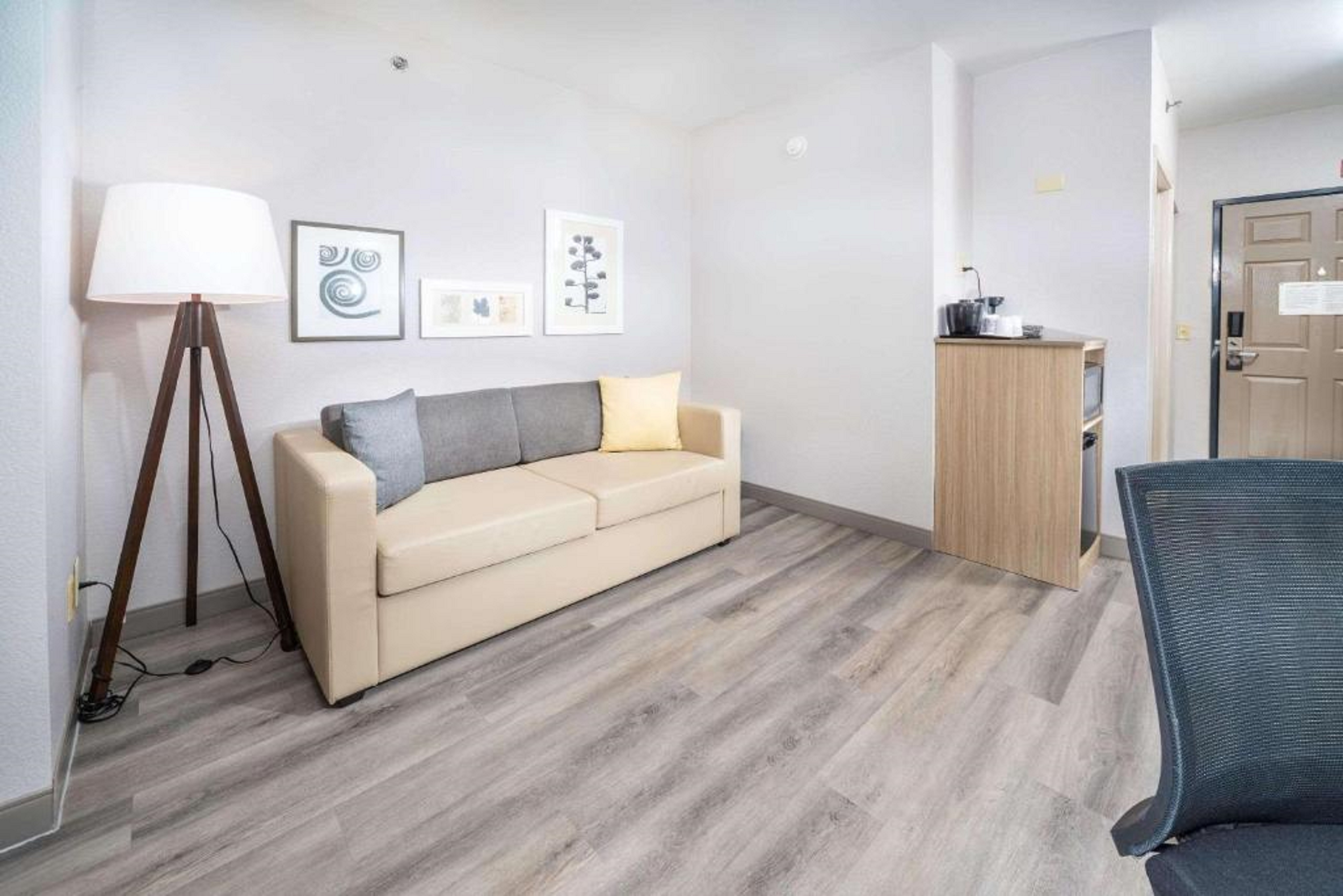 Suite Two Queen Beds One Bedroom