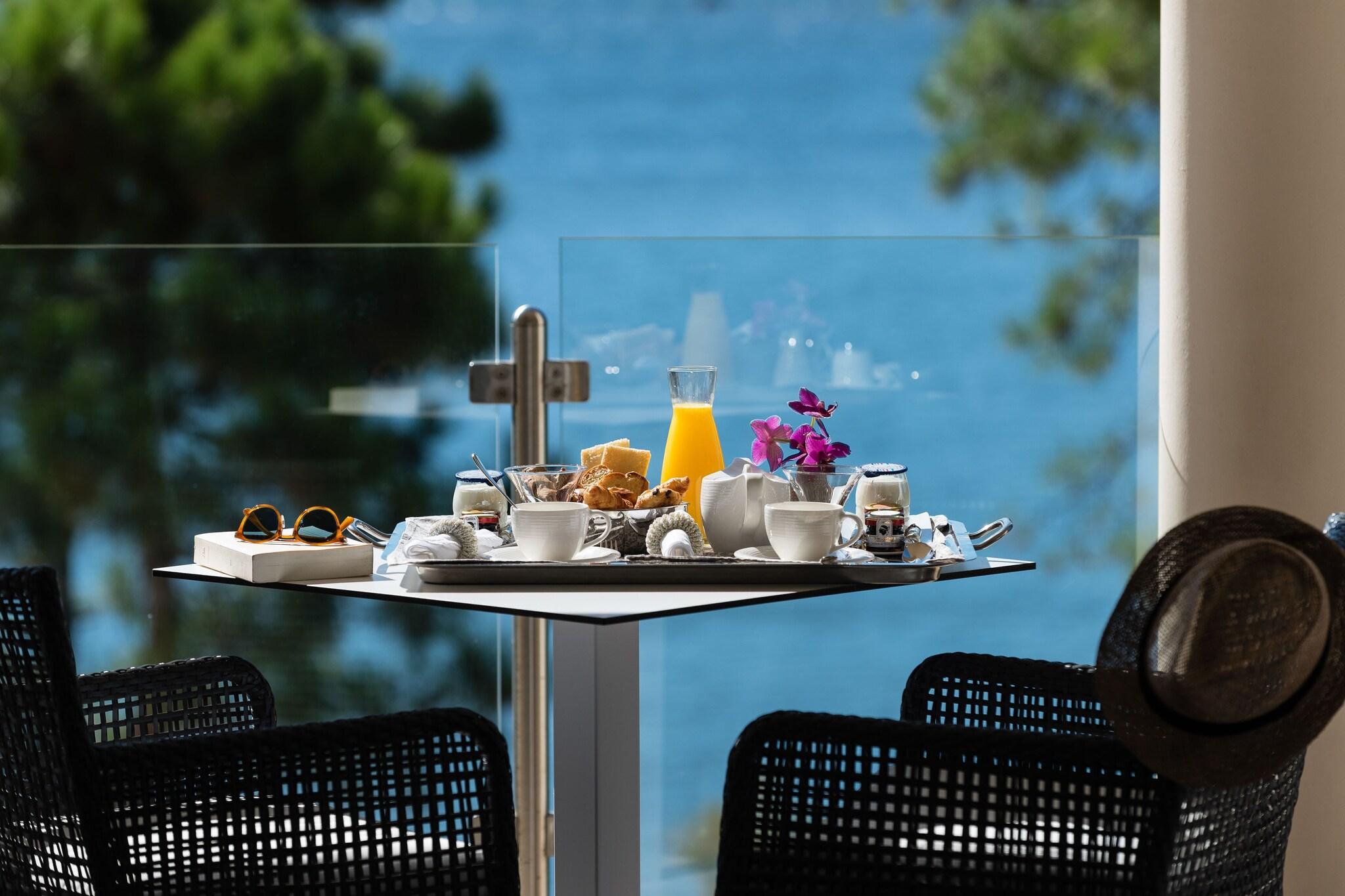 Junior Suite Sea View King Bed