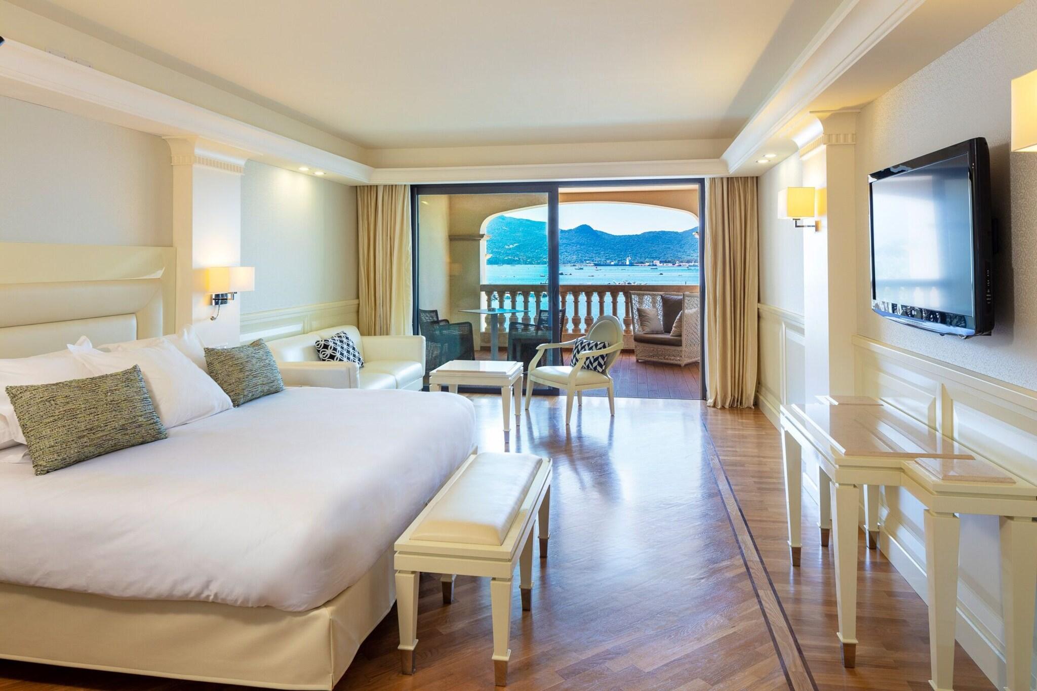 Junior Suite Sea View King Bed