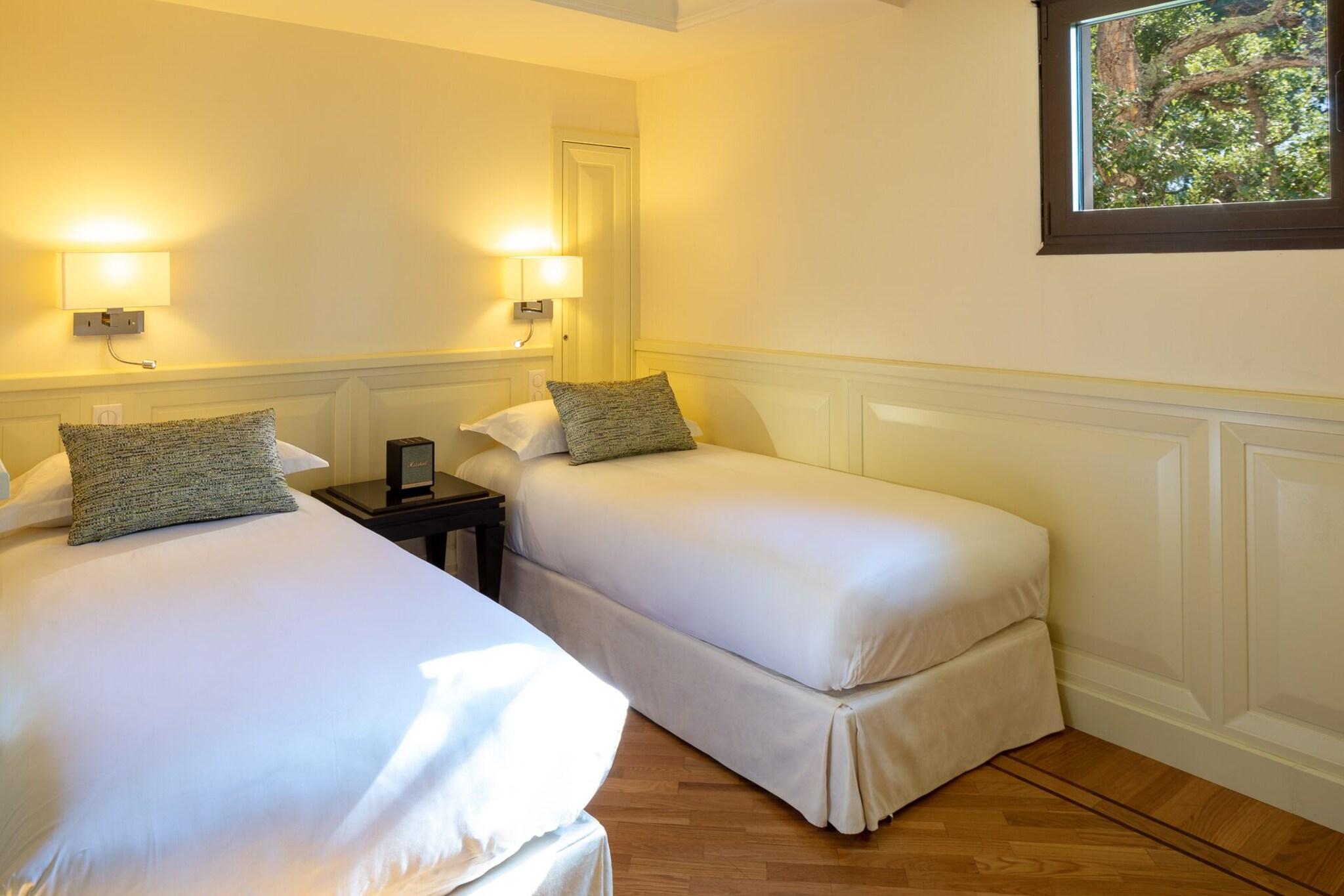 Family Room Superior King Bed