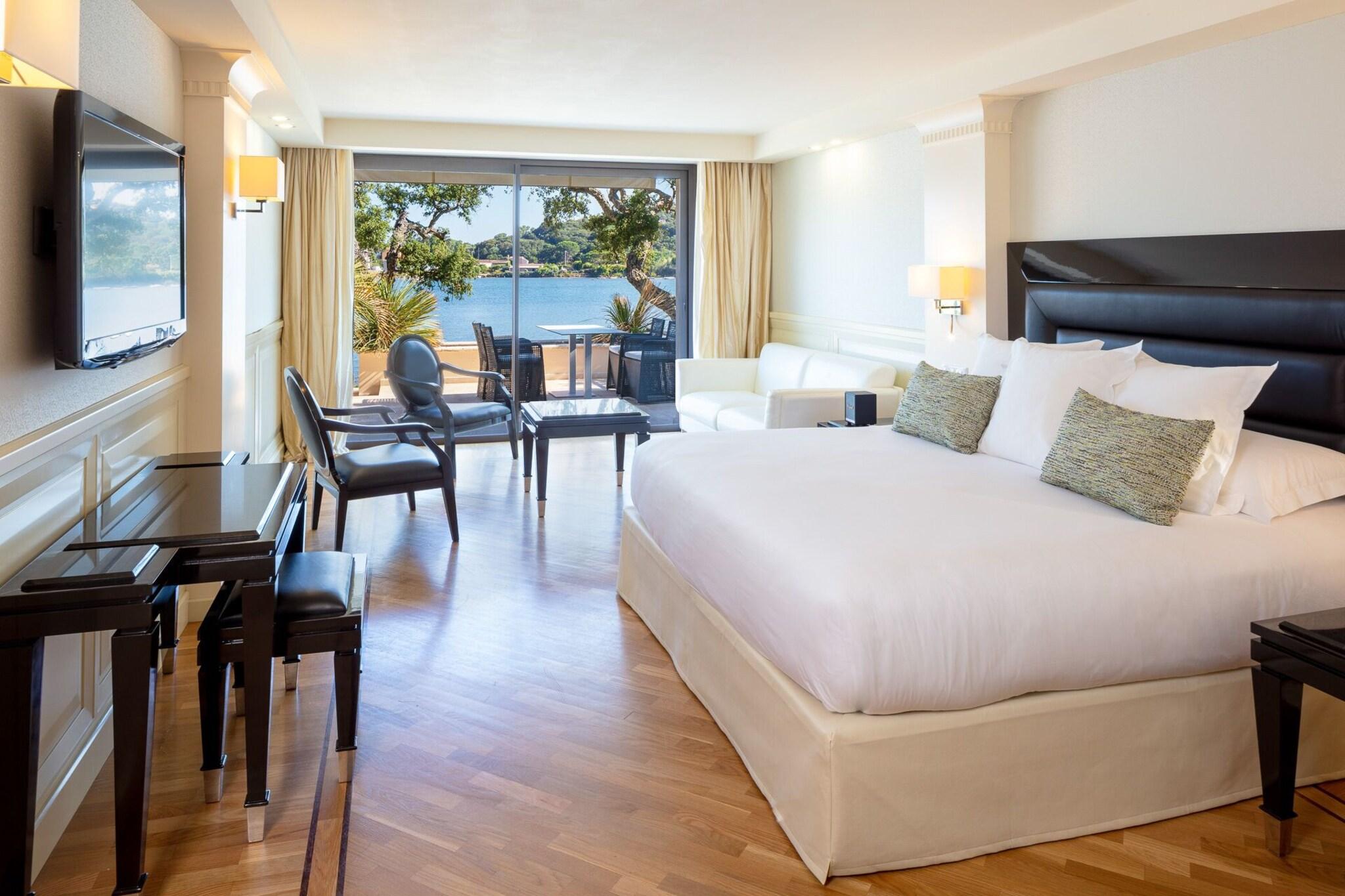 Family Room Superior King Bed