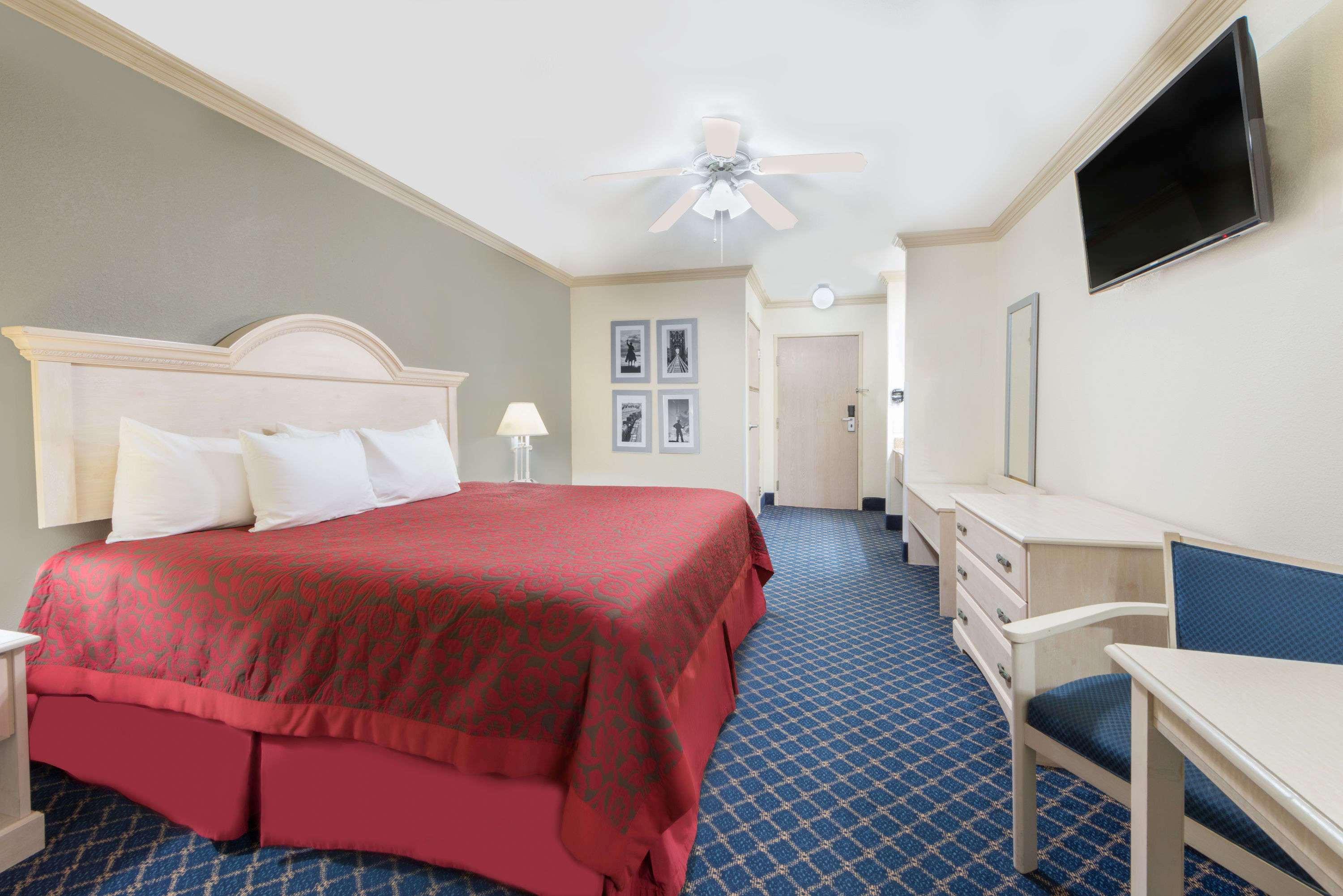 Triple King Bed Non Smoking