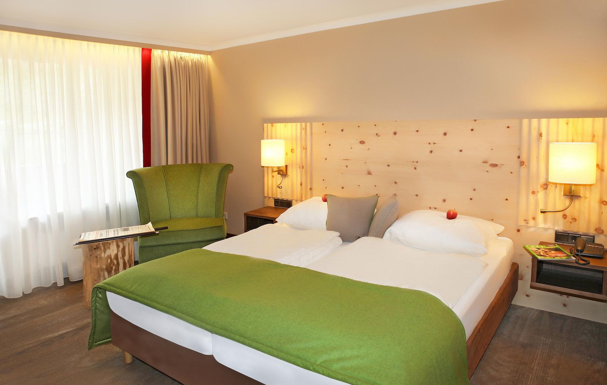 Double Classic Queen Bed