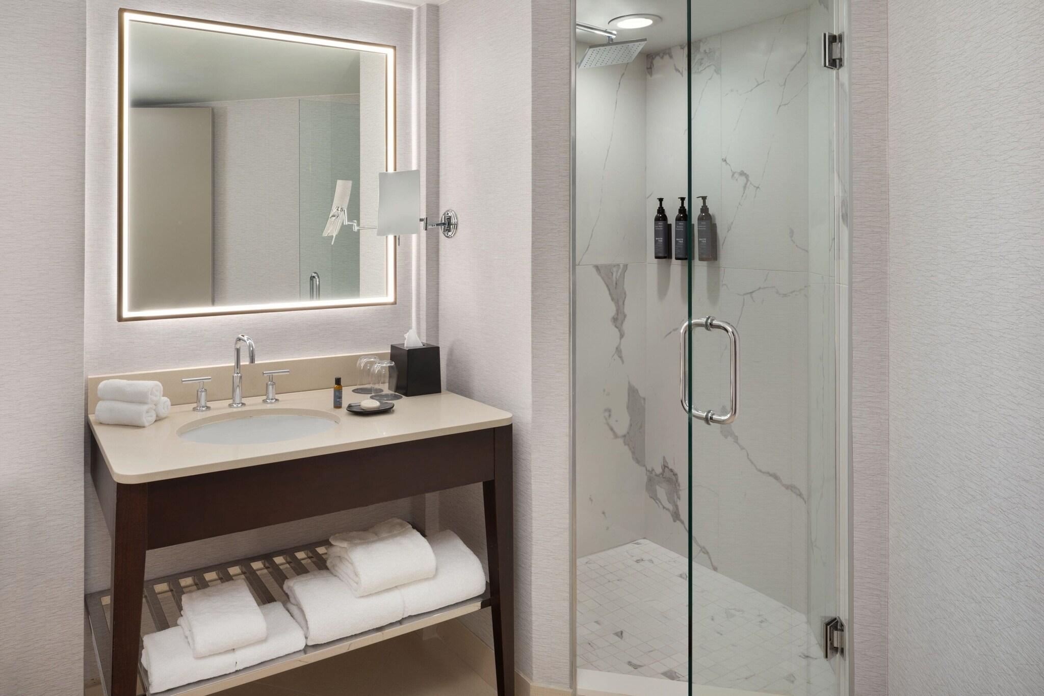 Junior Suite Lake View