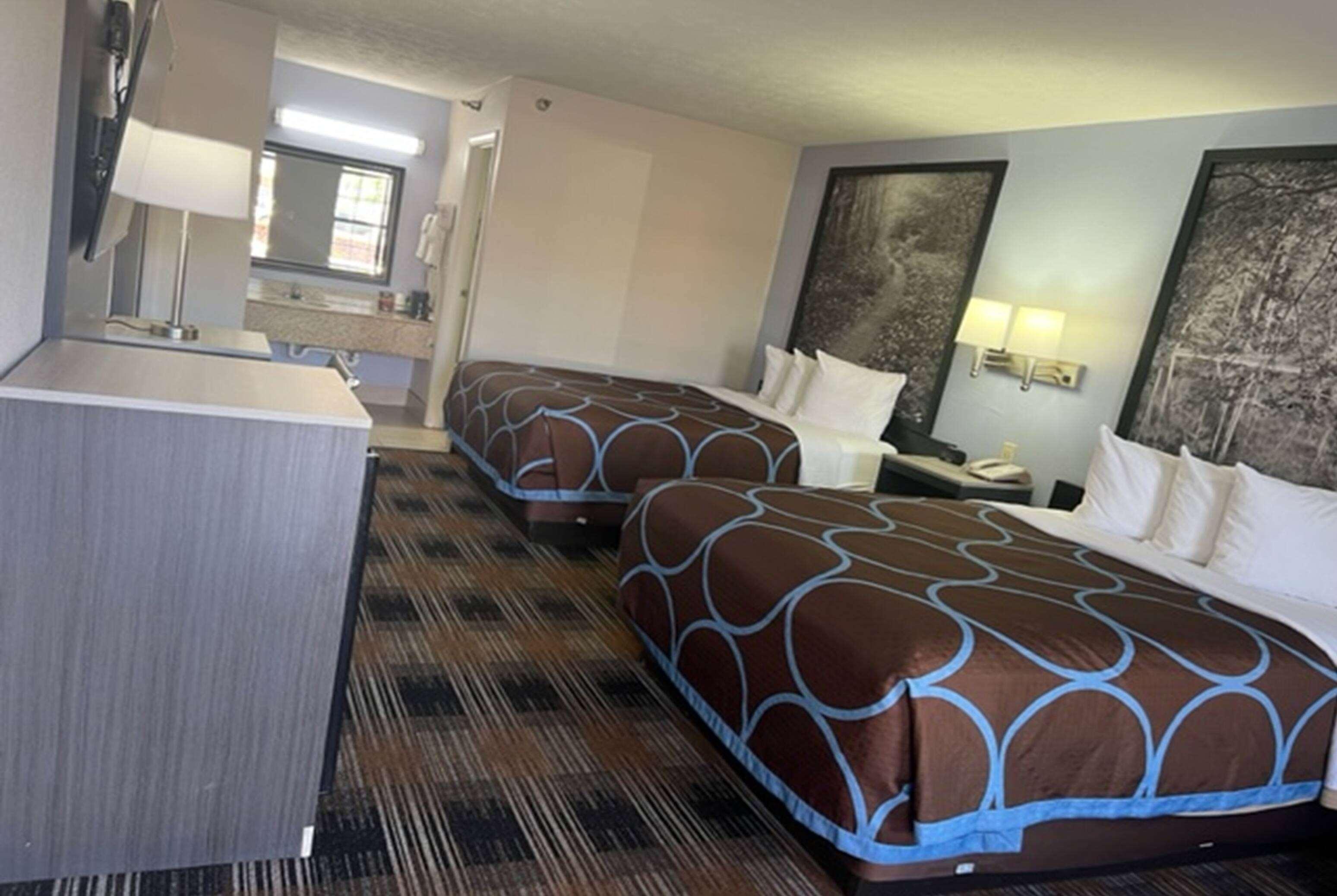 Quadruple Two Queen Beds Non Smoking