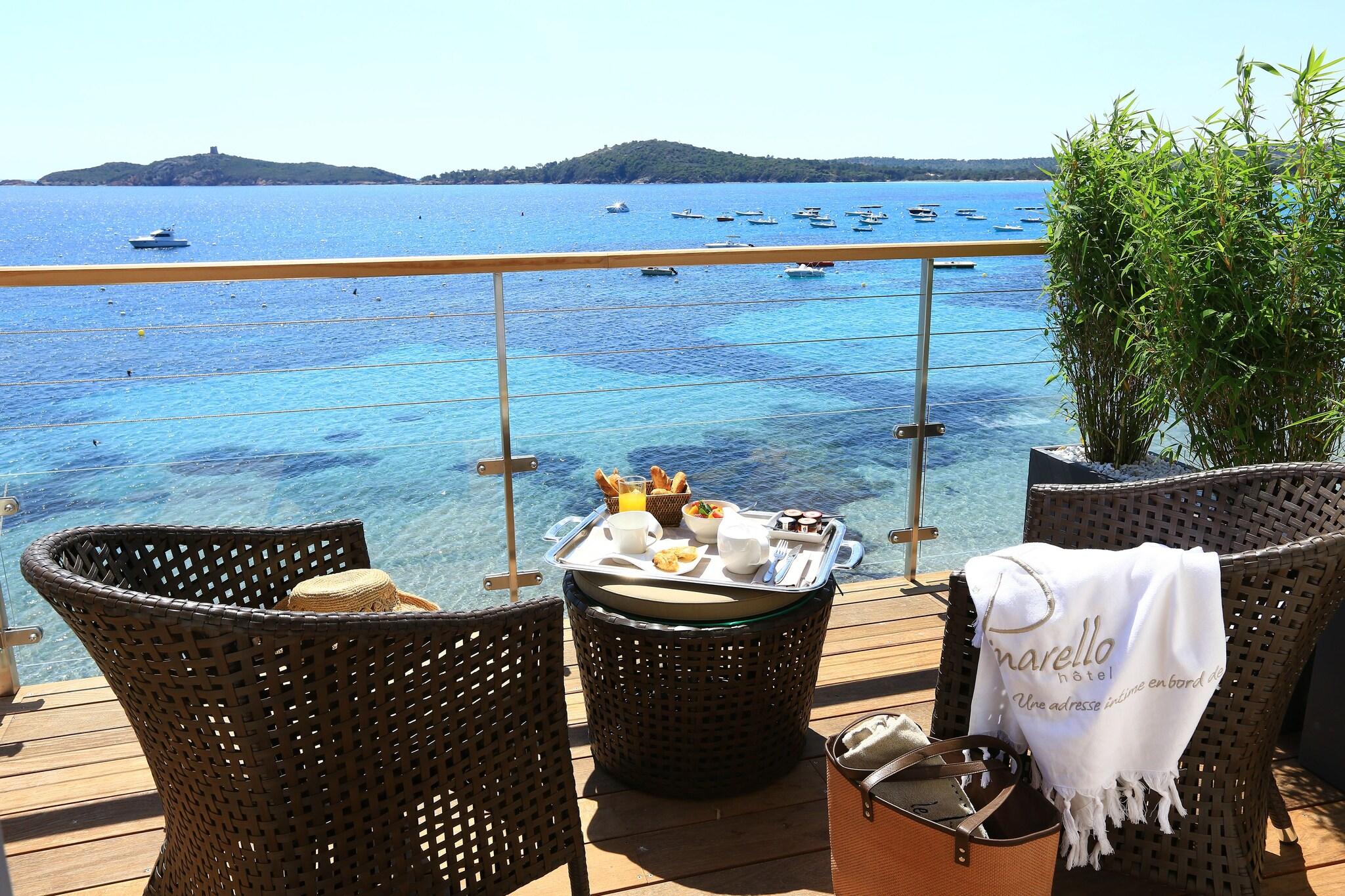 Junior Suite Queen Size Bed