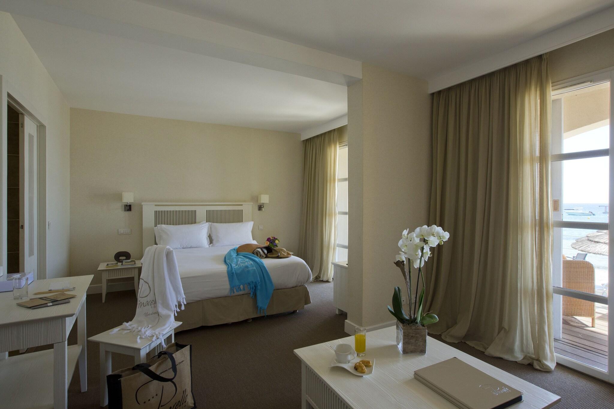 Junior Suite Queen Size Bed