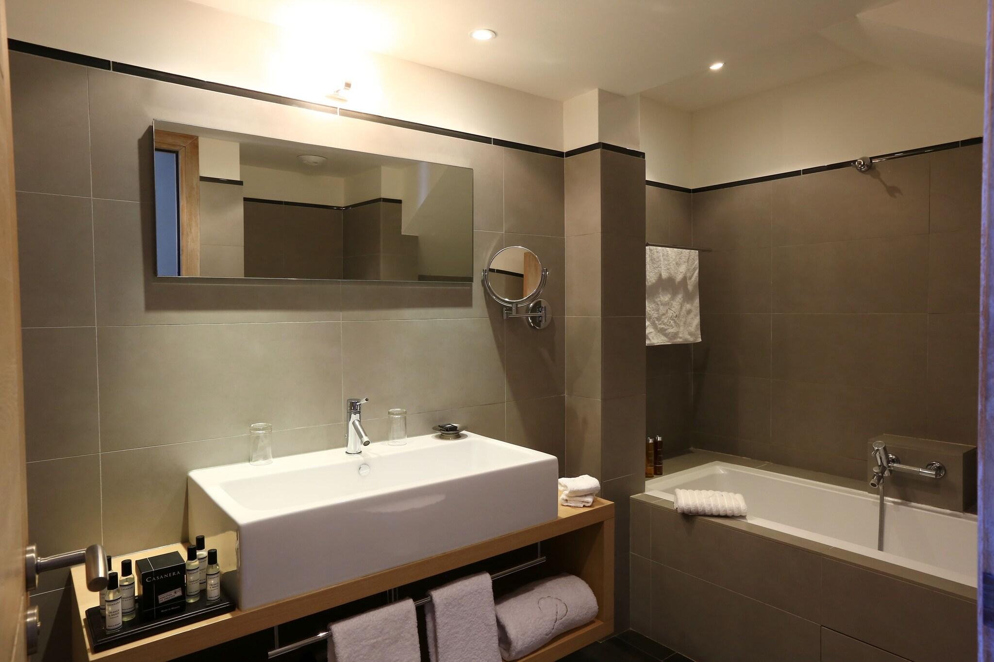 Suite Queen Size Bed