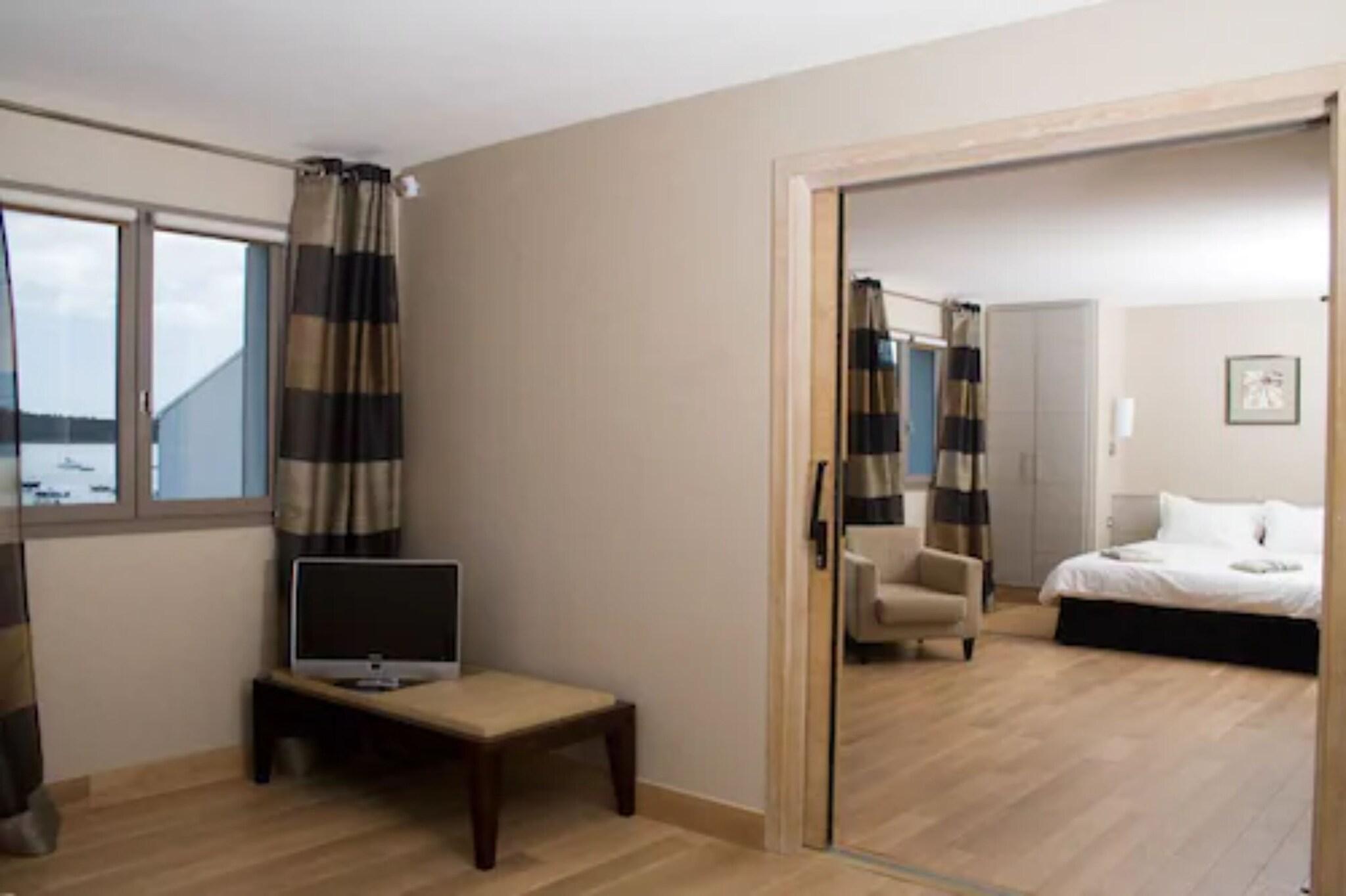 Suite Queen Size Bed