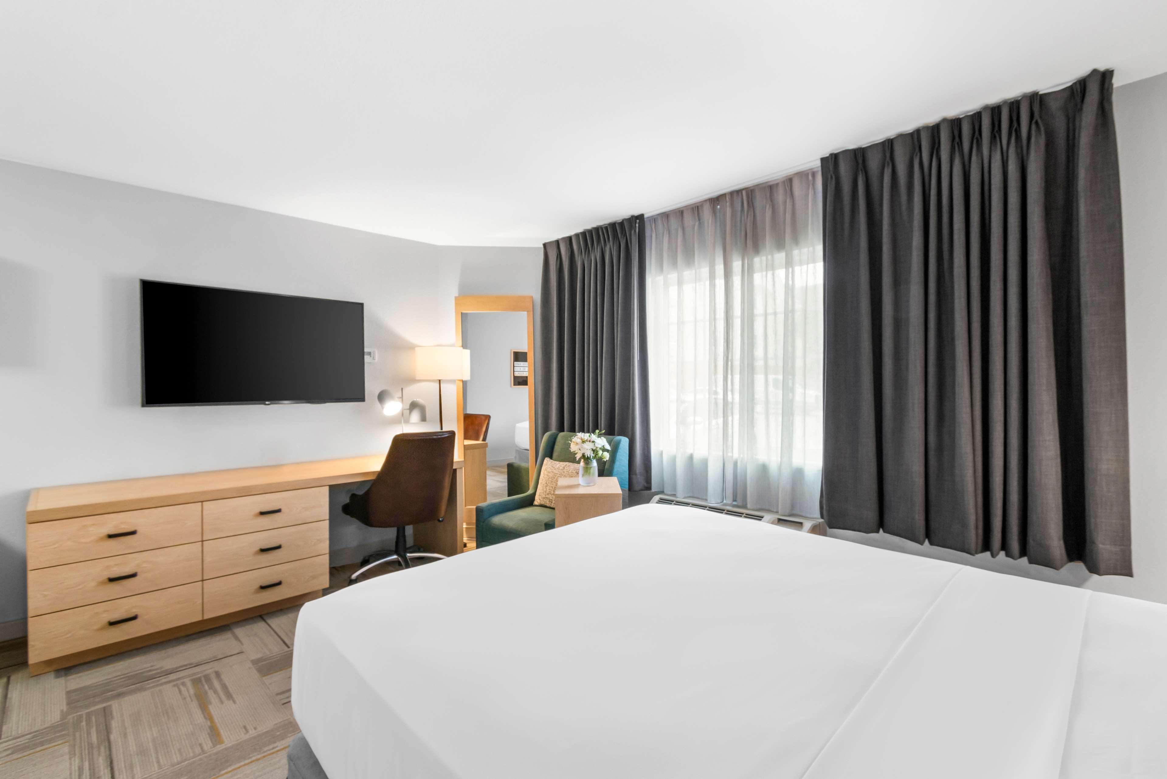 Studio Queen Size Bed