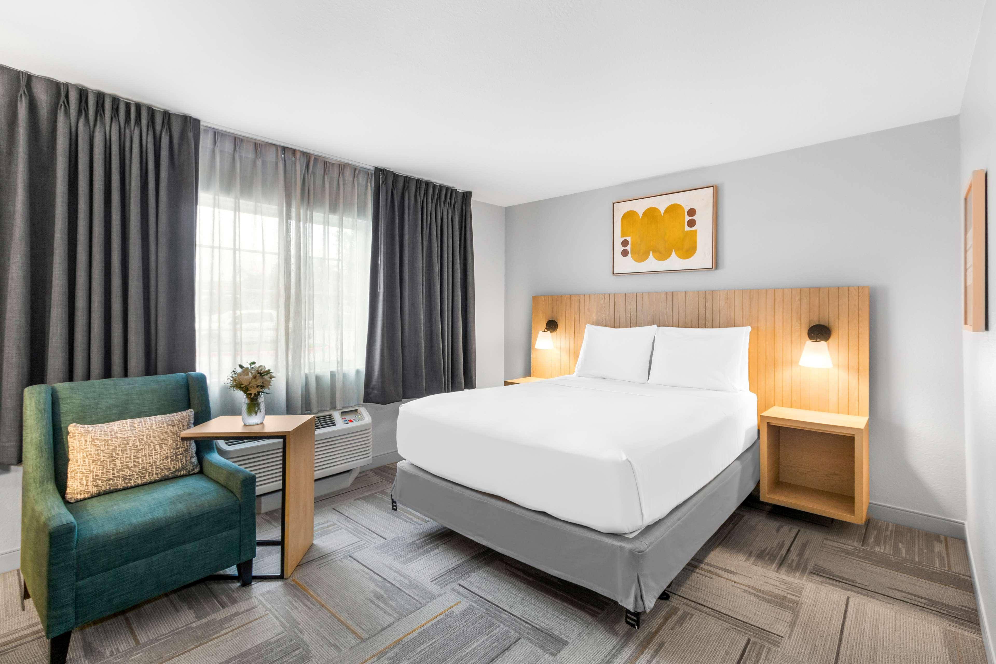 Studio Accessible-queen Size Bed