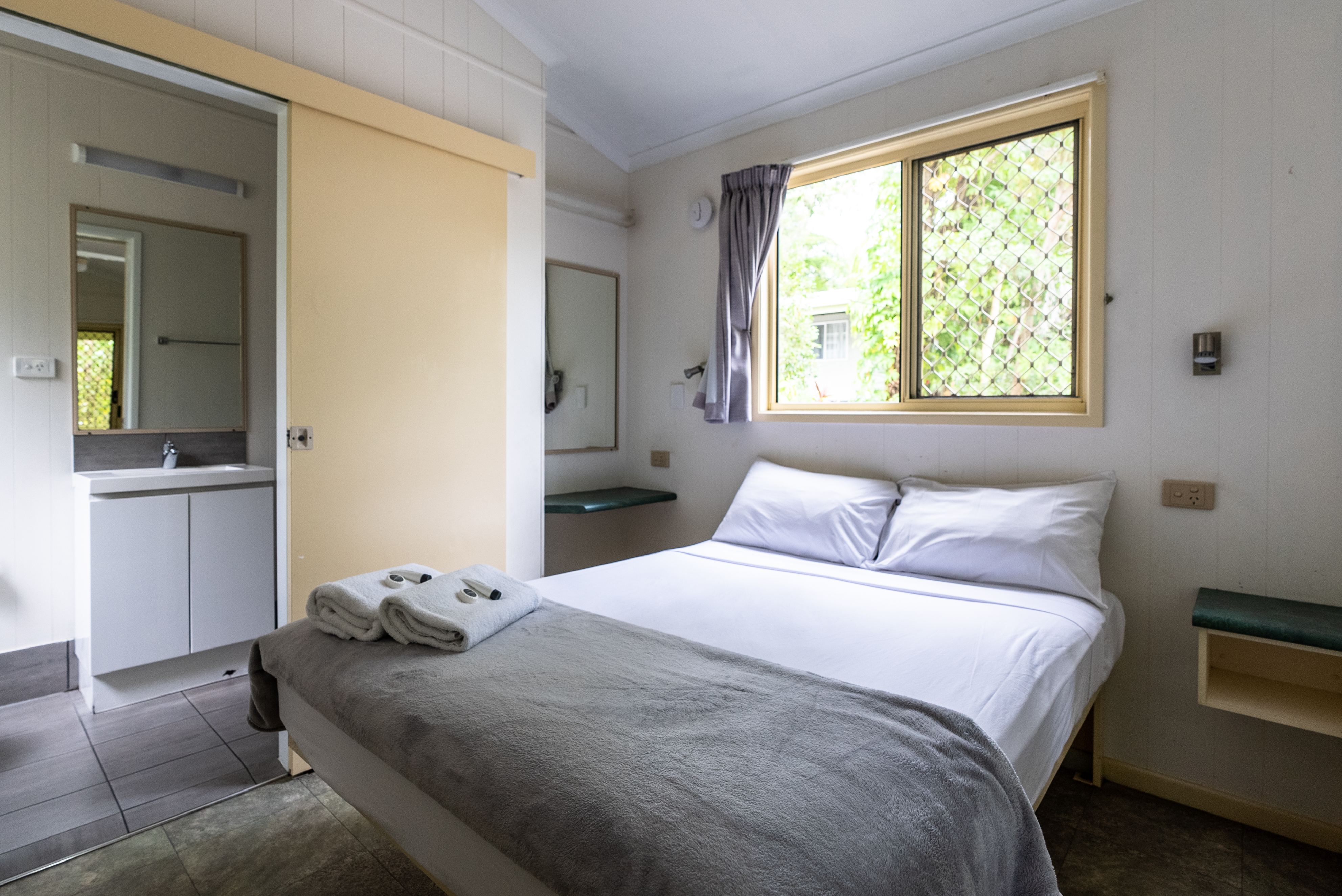 Cabin Classic Land View