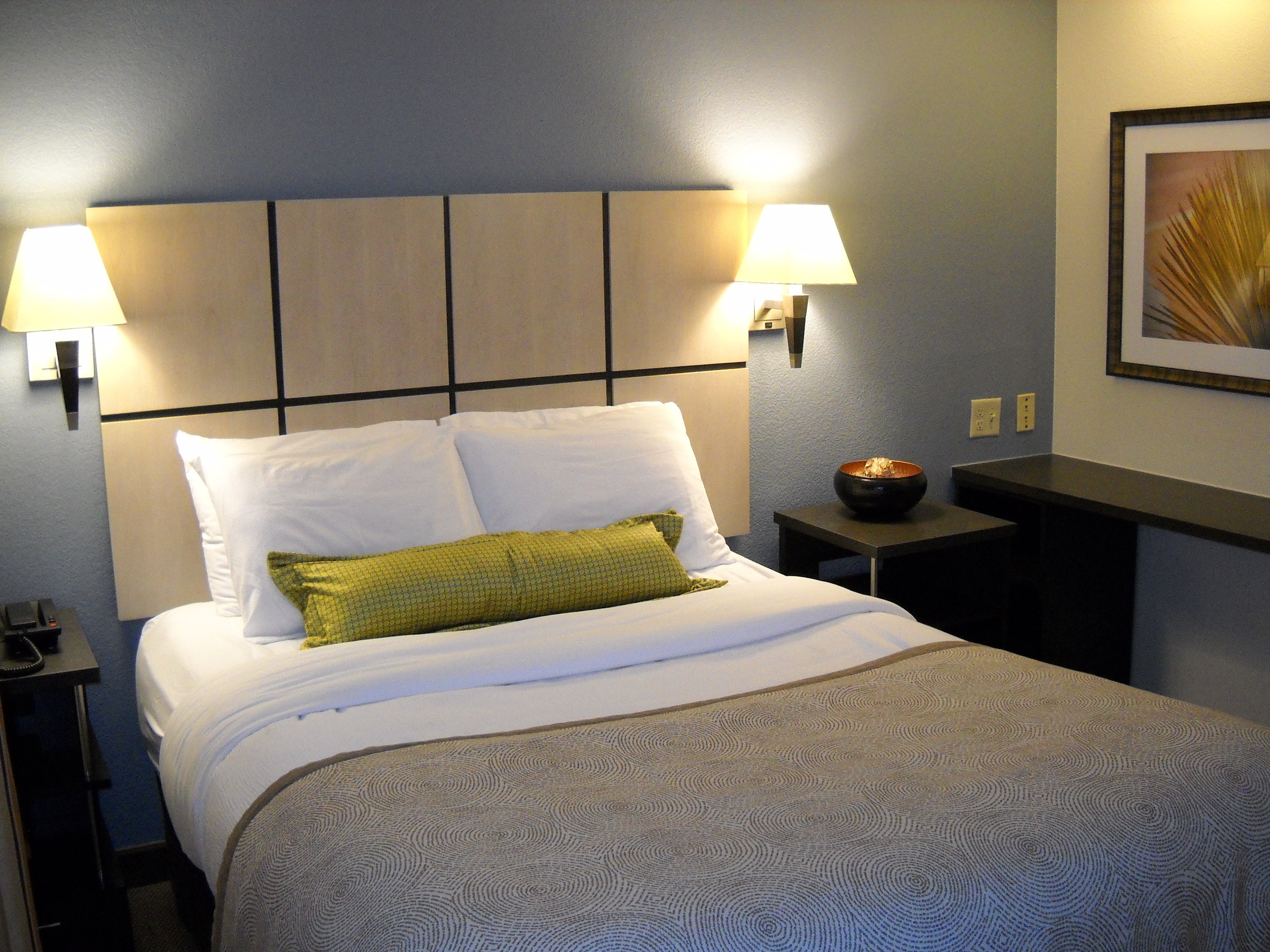 Studio Accessible-queen Size Bed