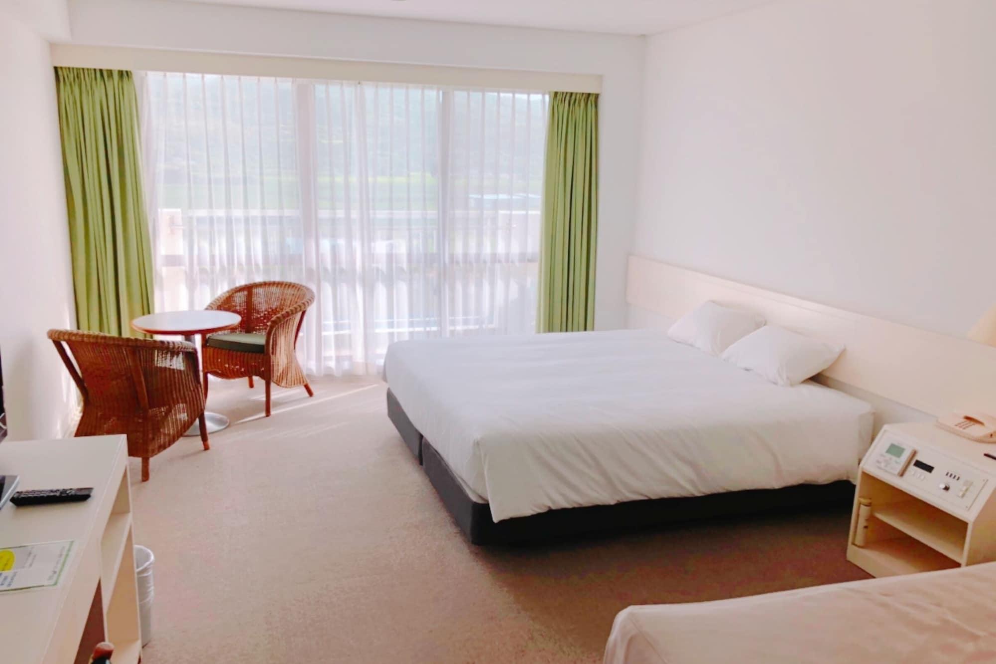 Double Deluxe Queen Bed