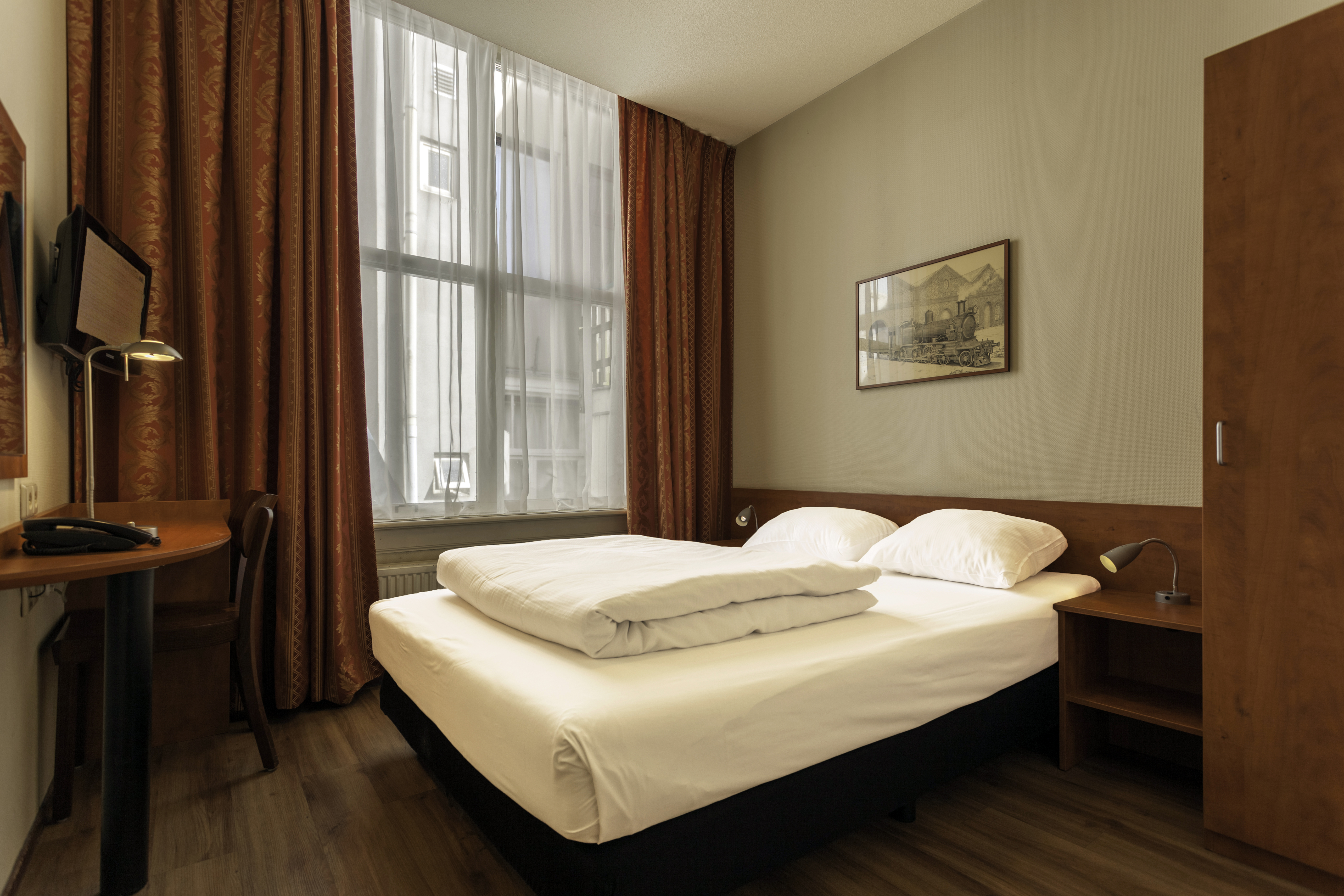 Double or Twin Standard