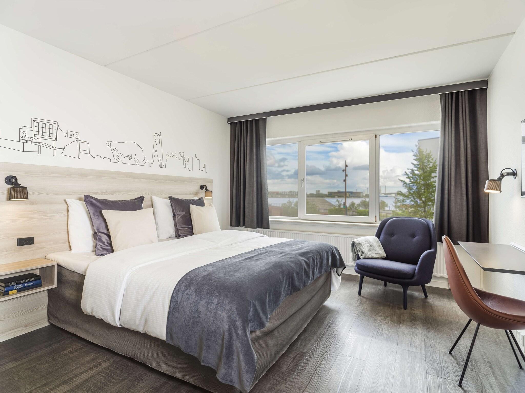 Double Queen Size Bed