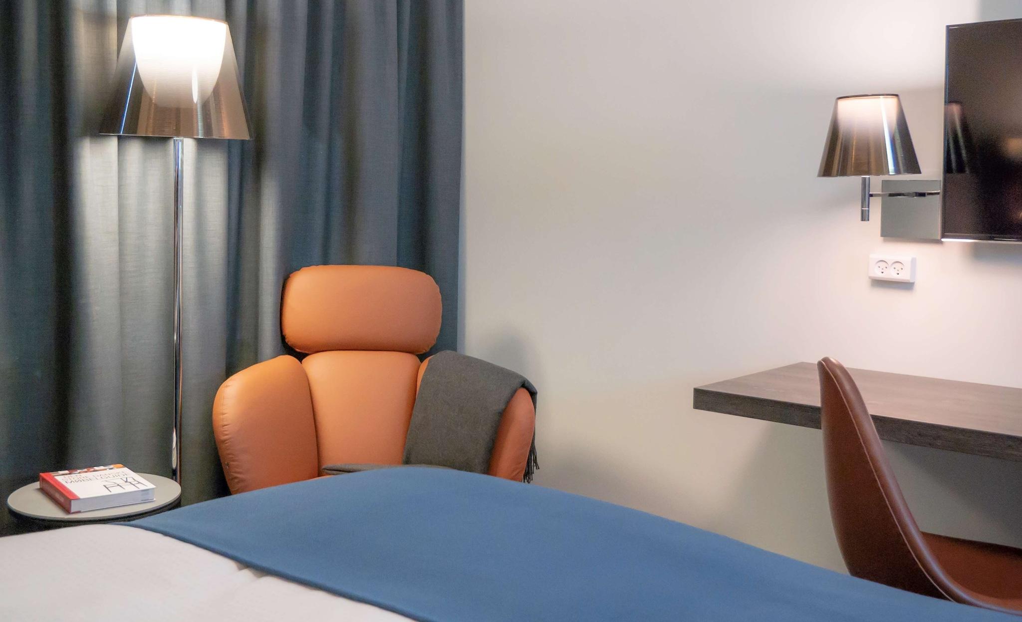 Double Queen Size Bed