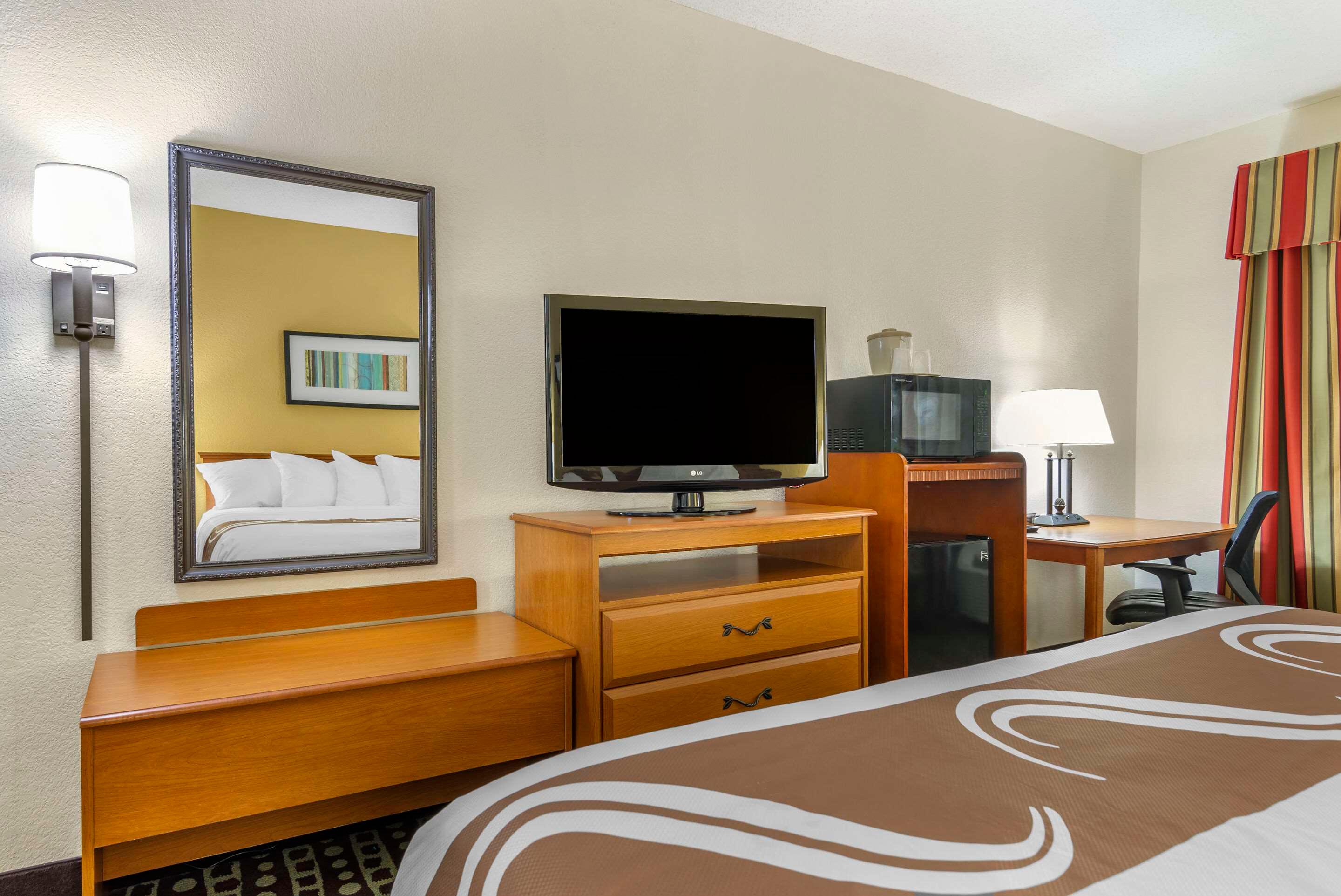 Double King Bed Non Smoking