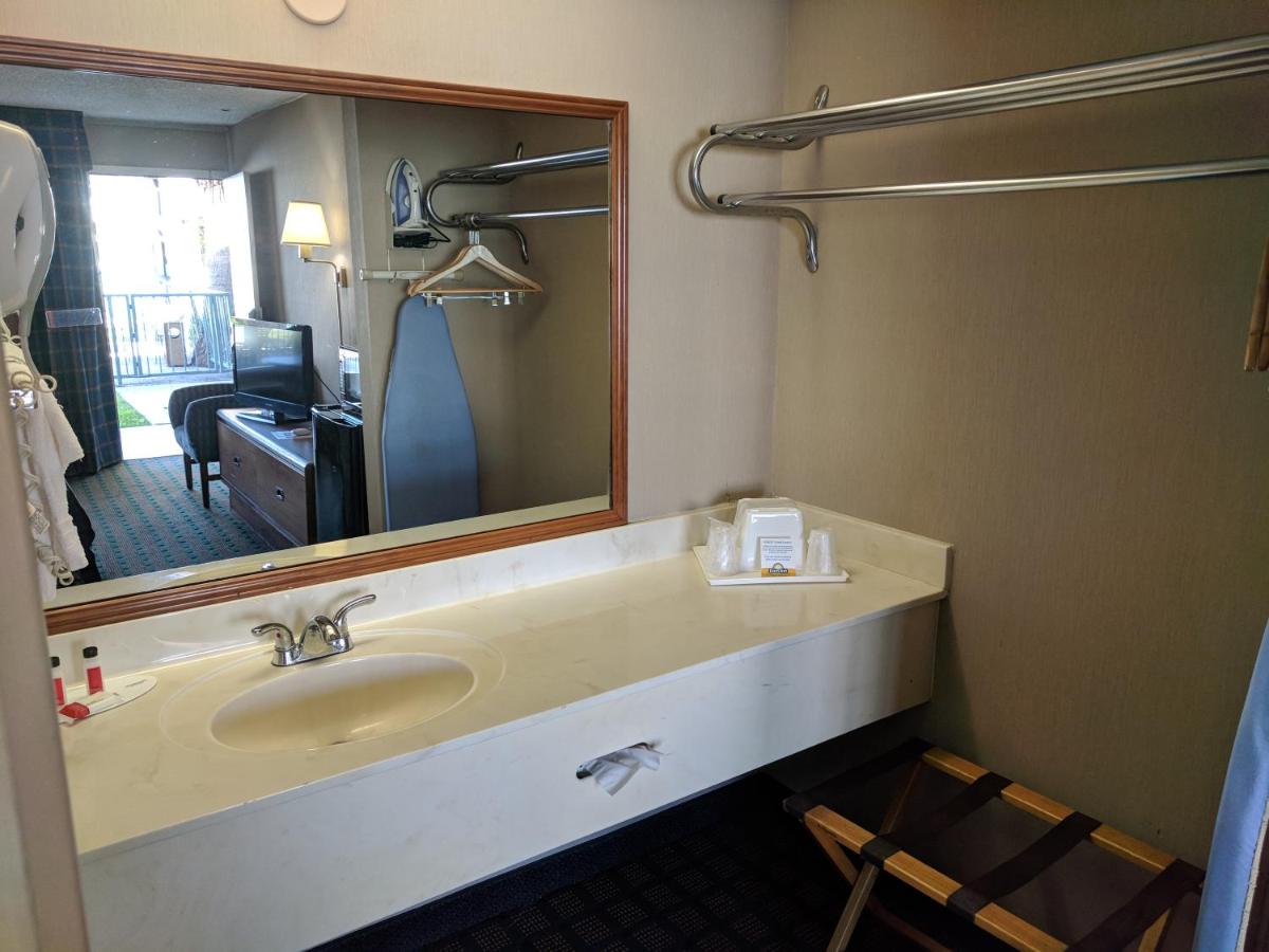 Double Deluxe King Bed