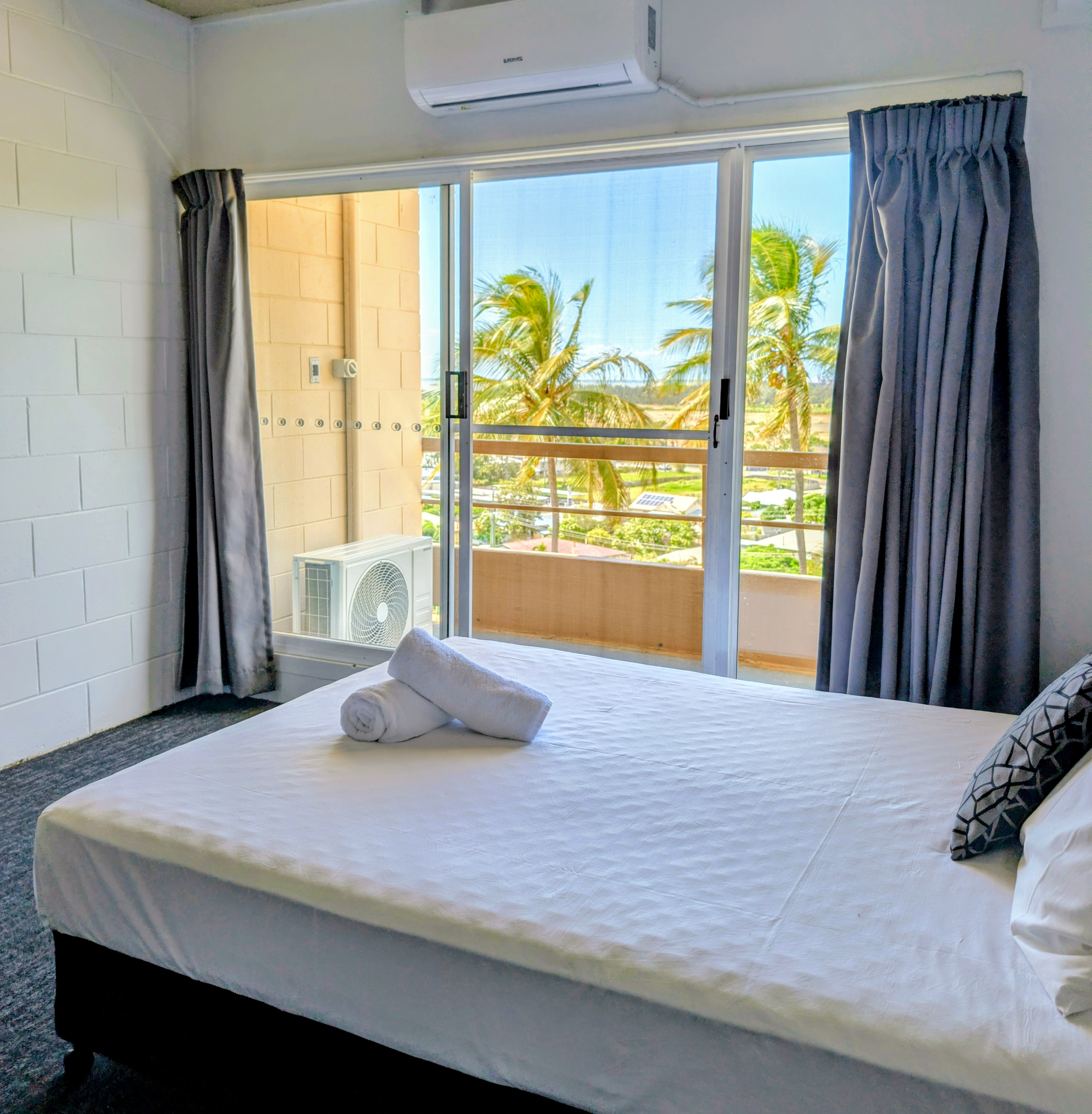 Quadruple Two Bedrooms One Bathroom
