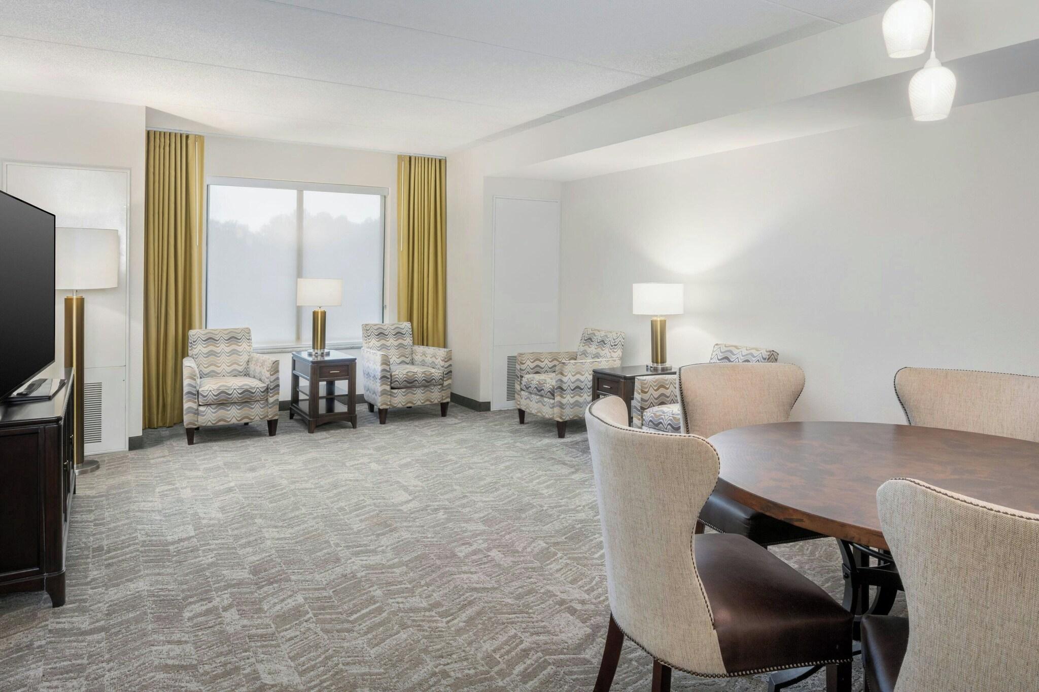 Suite Accessible King Size Bed
