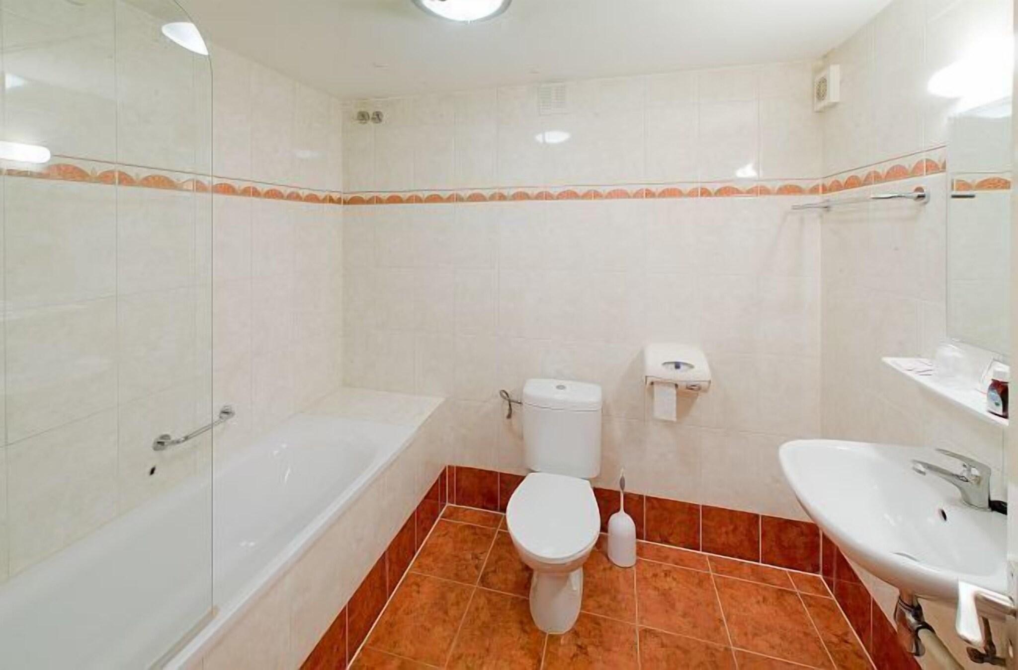 Double or Twin with Double Bed