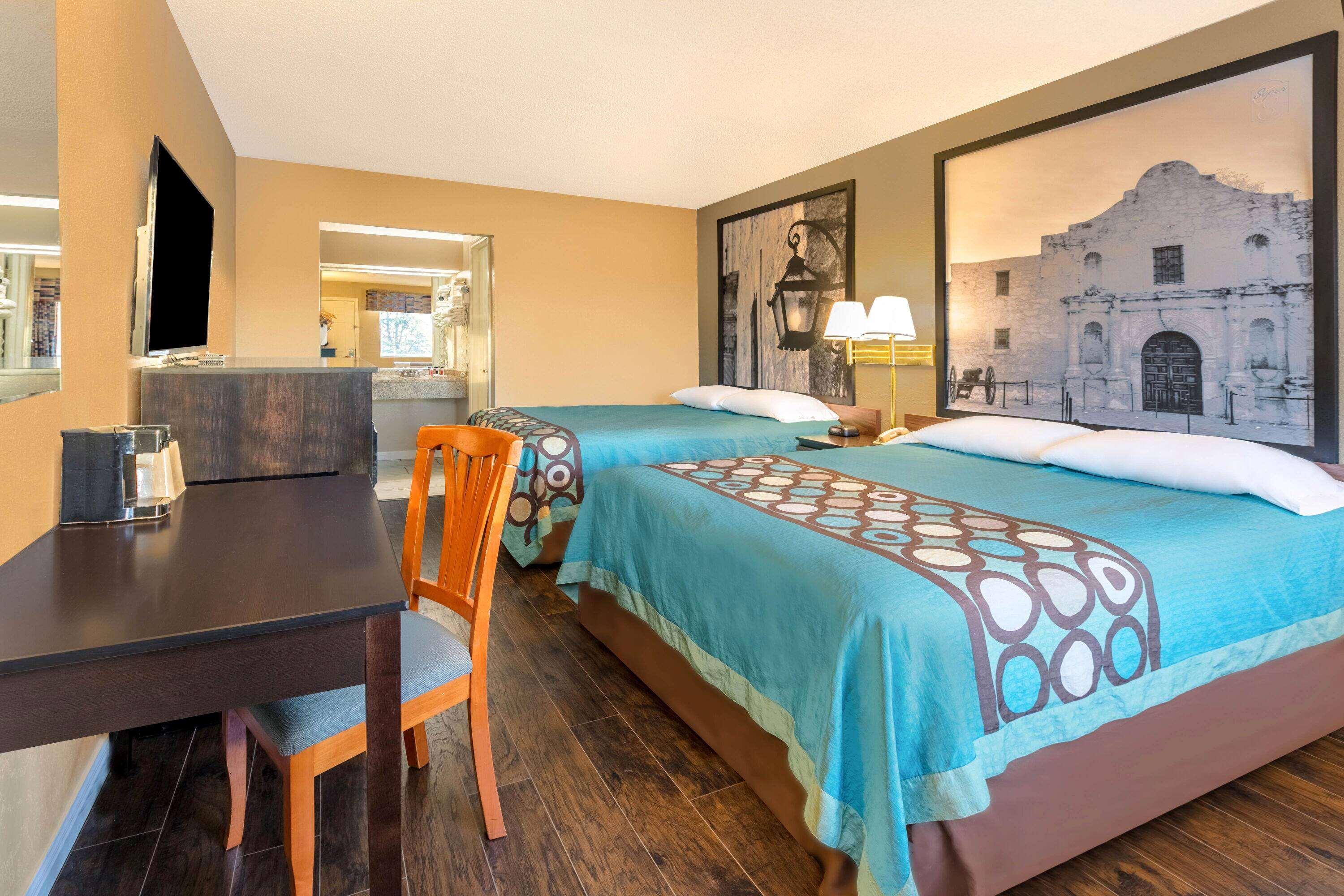 Room Deluxe Two Queen Beds