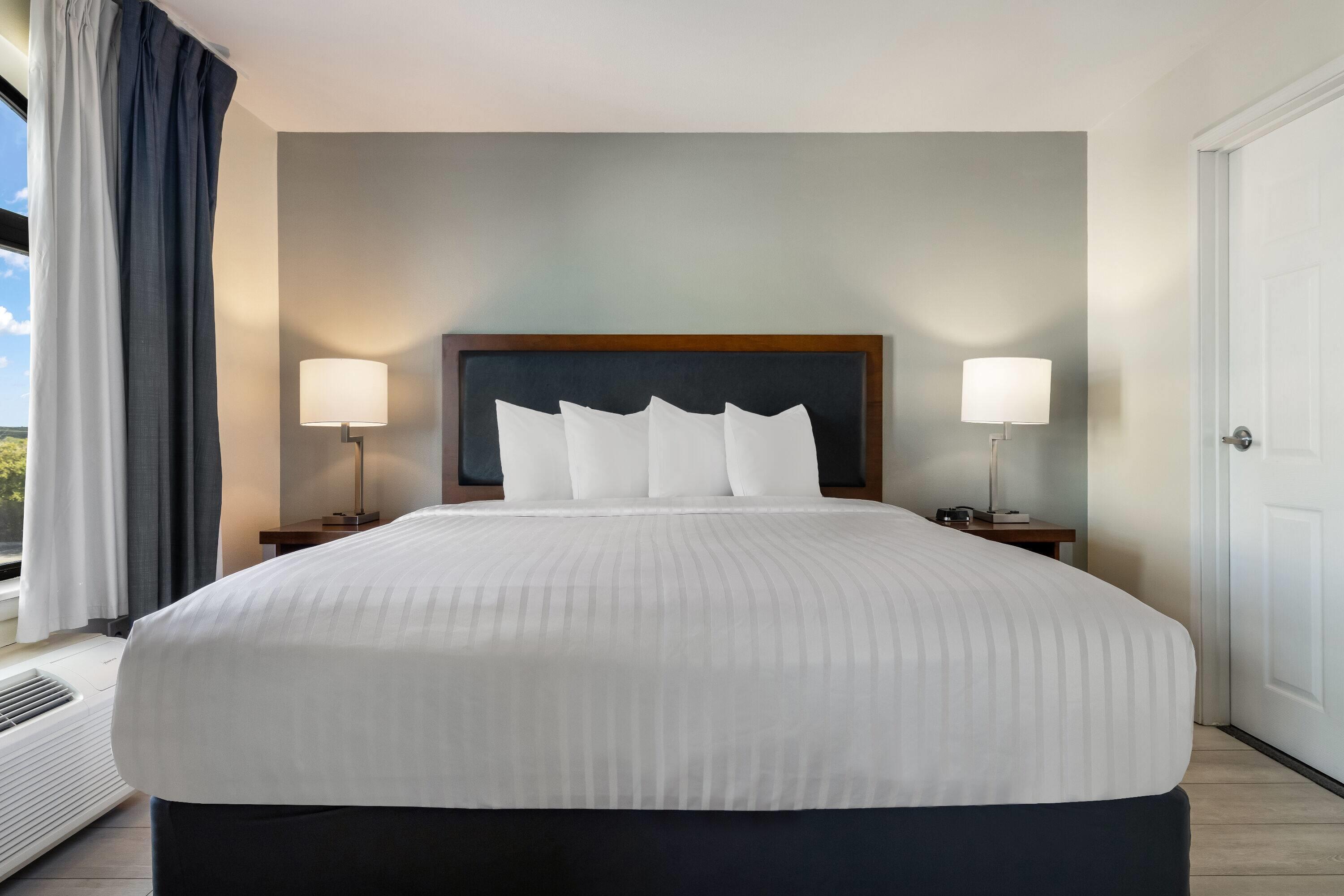 Suite King Size Bed