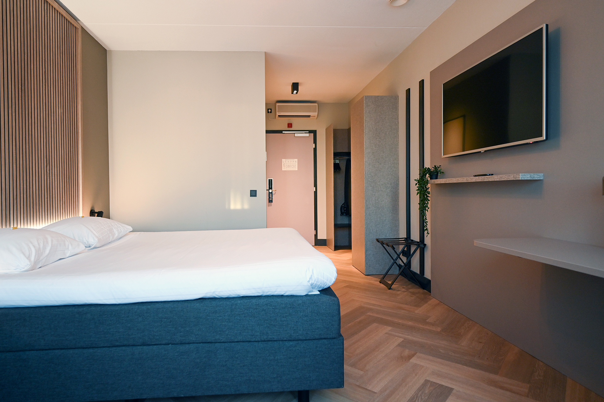 Double Superior King Bed