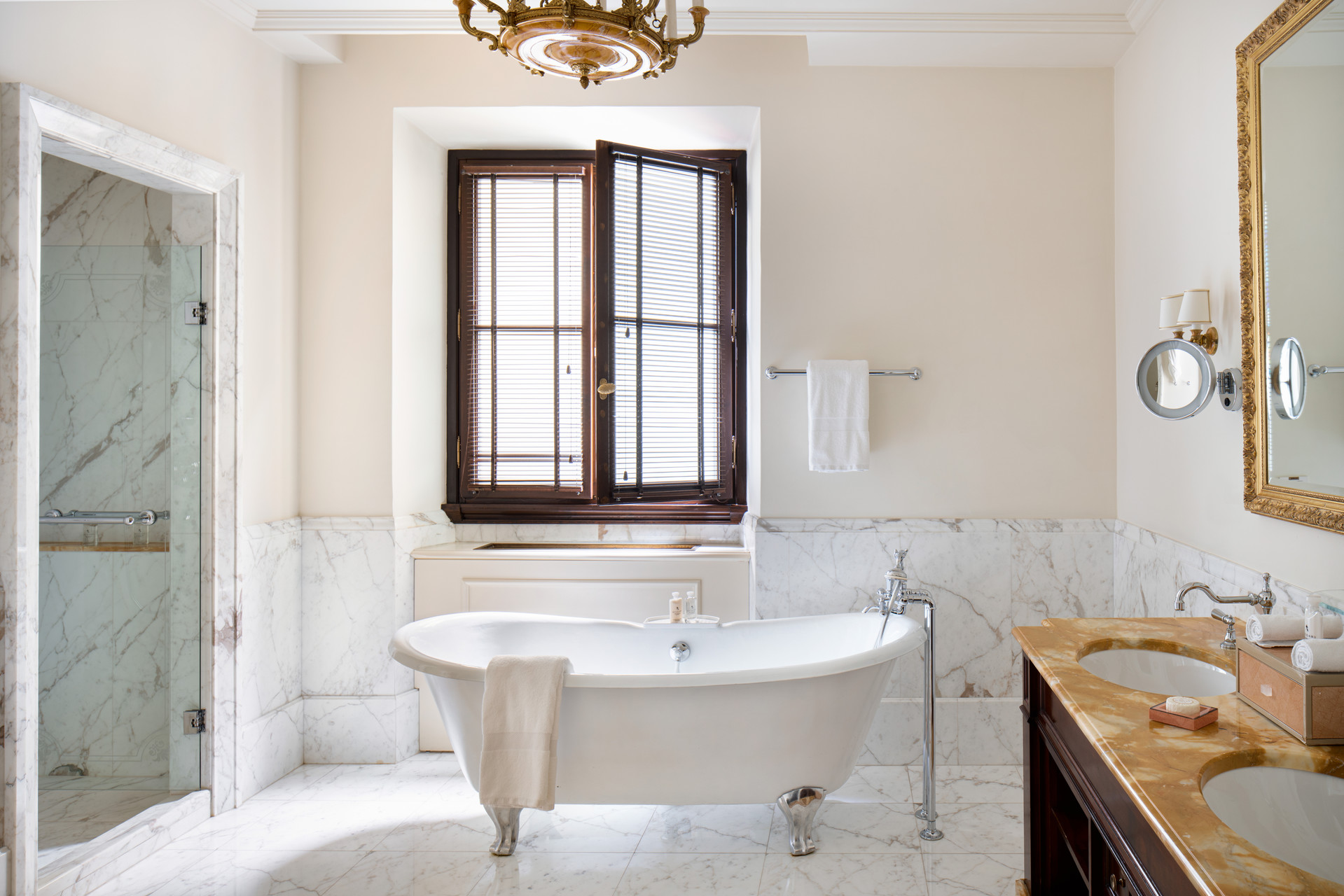 Double Deluxe King Bed