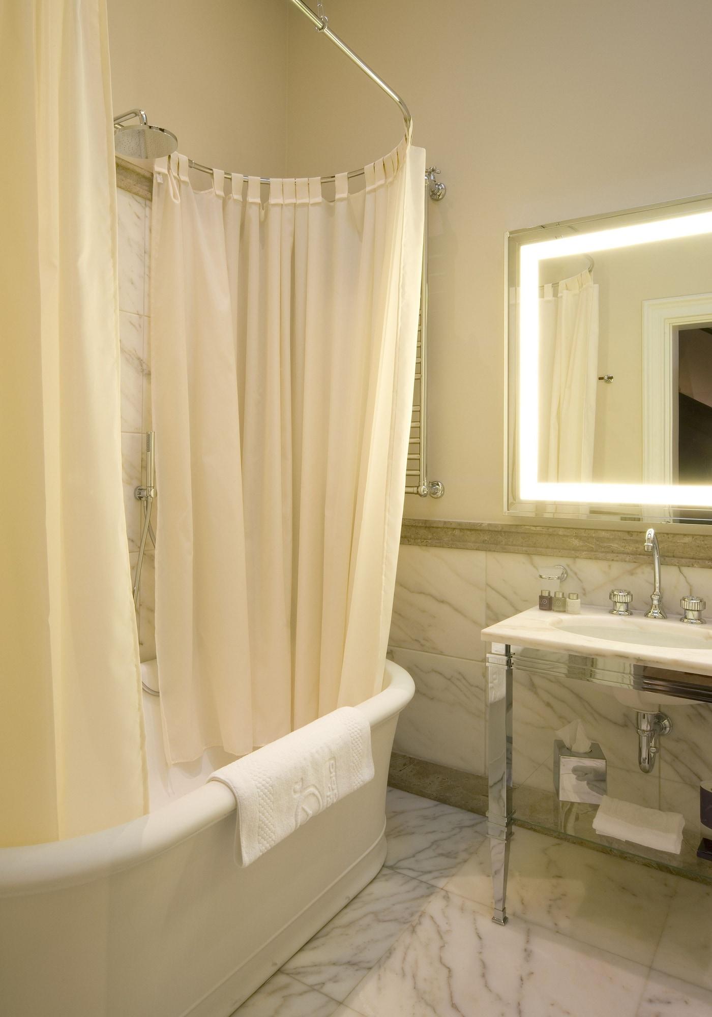 Double Deluxe One Bed