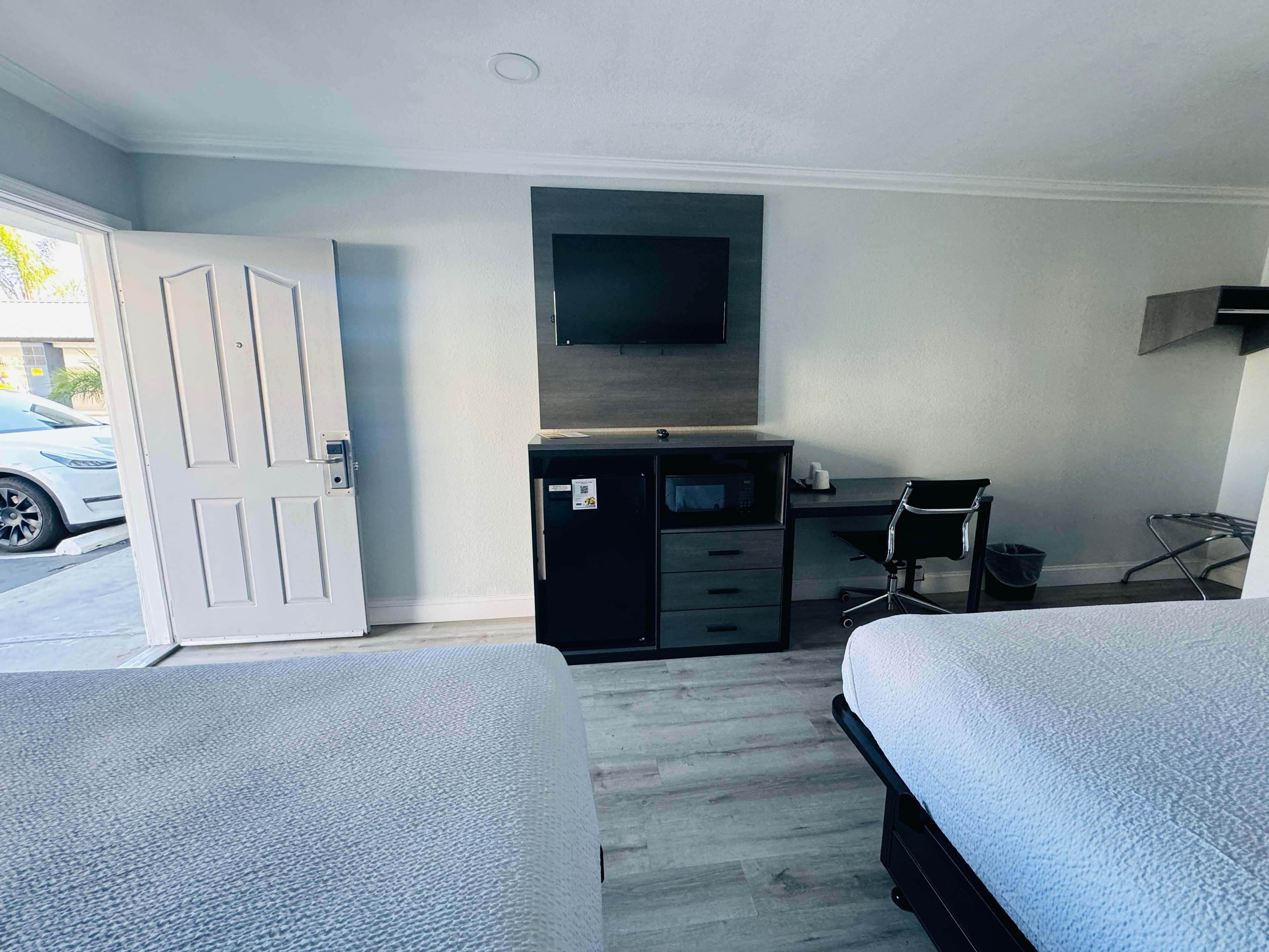 Room Accessible-two Queen Beds