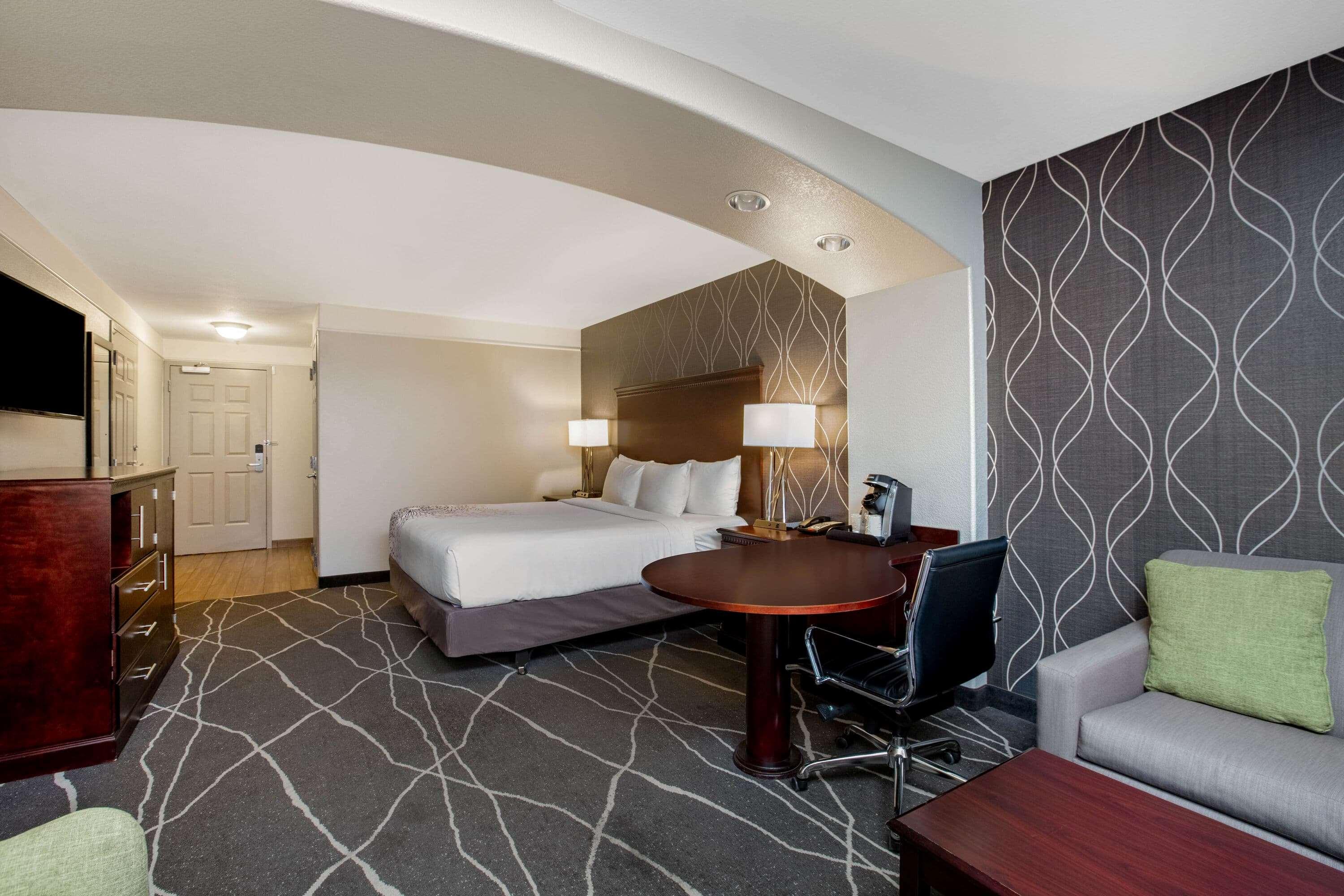 Double King Bed Non Smoking