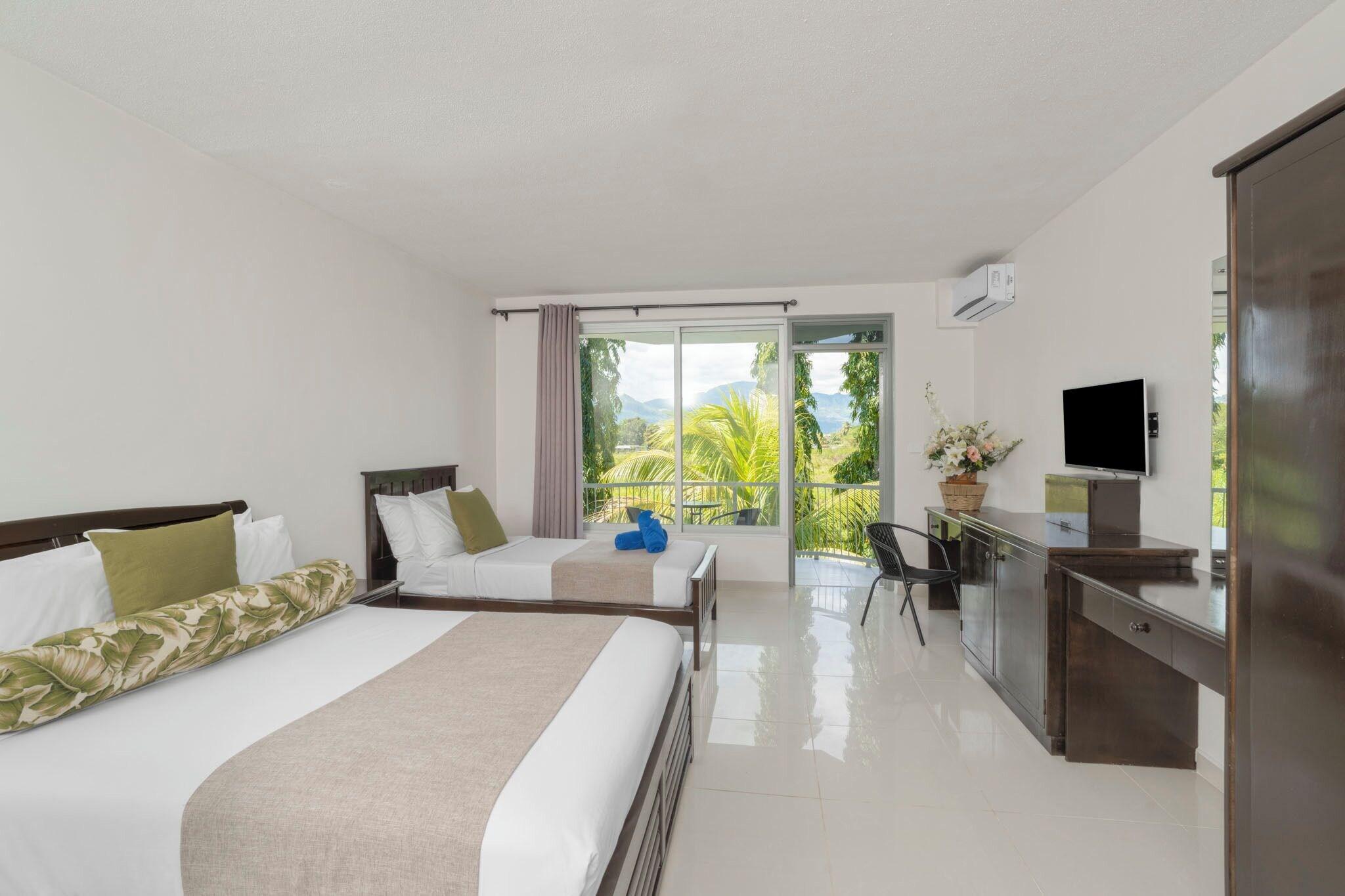 Triple Deluxe Two Beds