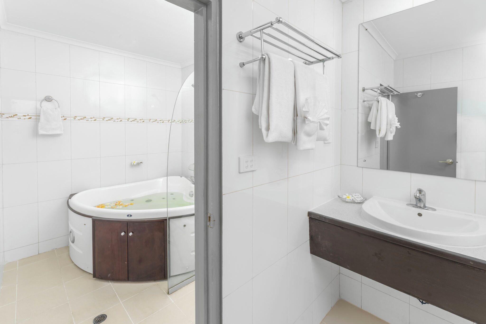 Triple Deluxe Two Beds