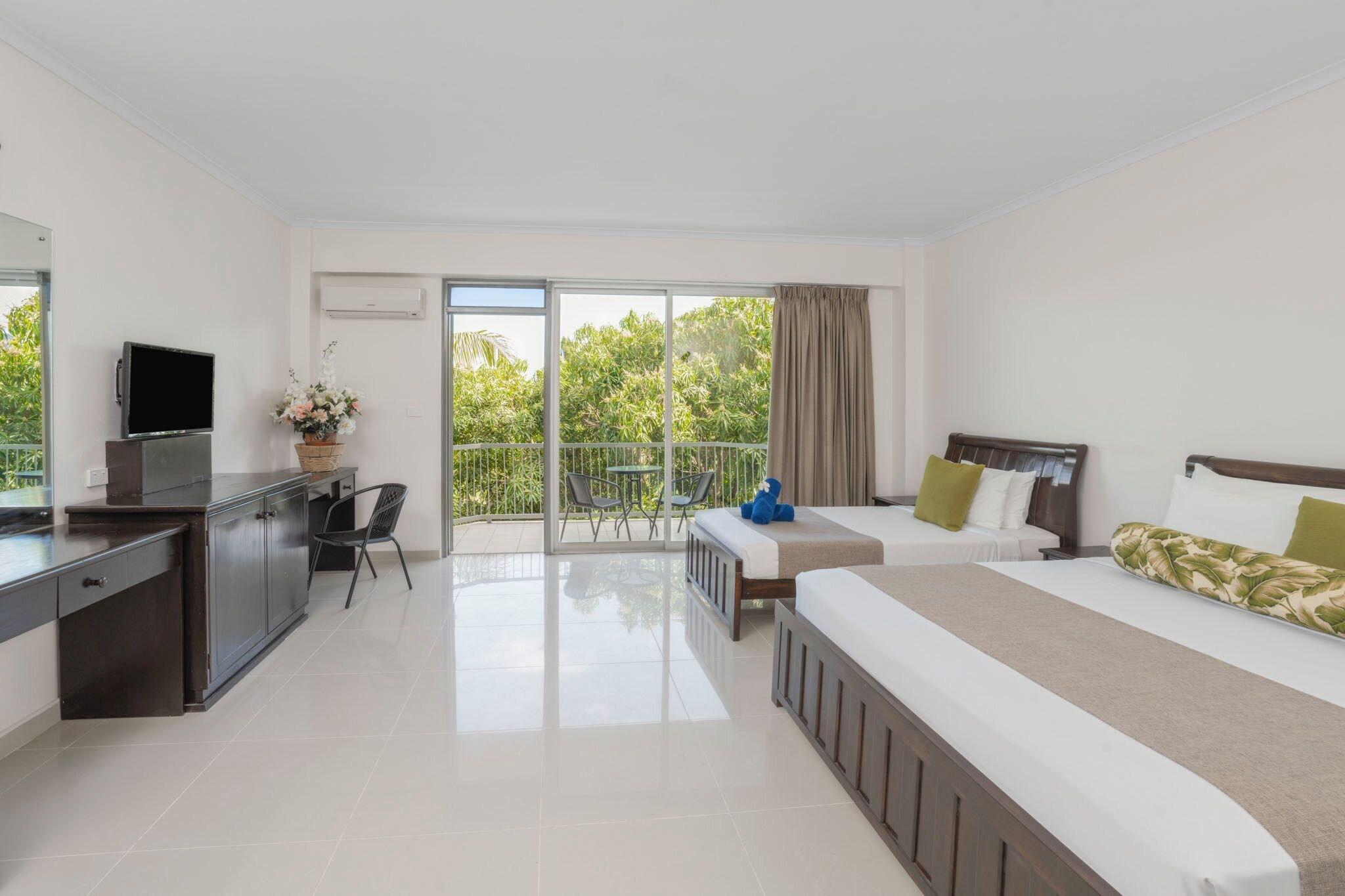 Triple Deluxe Two Beds