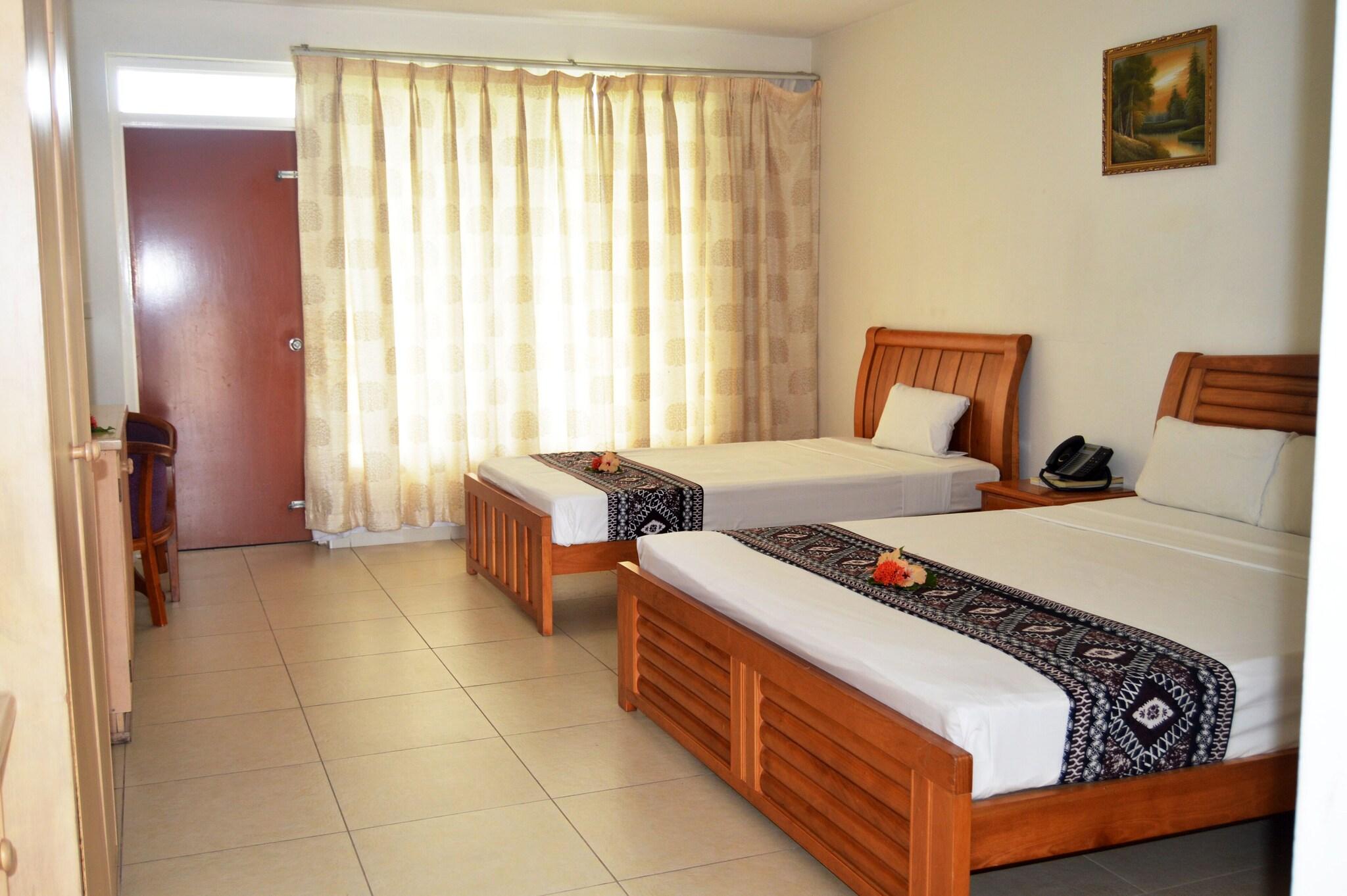 Triple Deluxe Two Beds