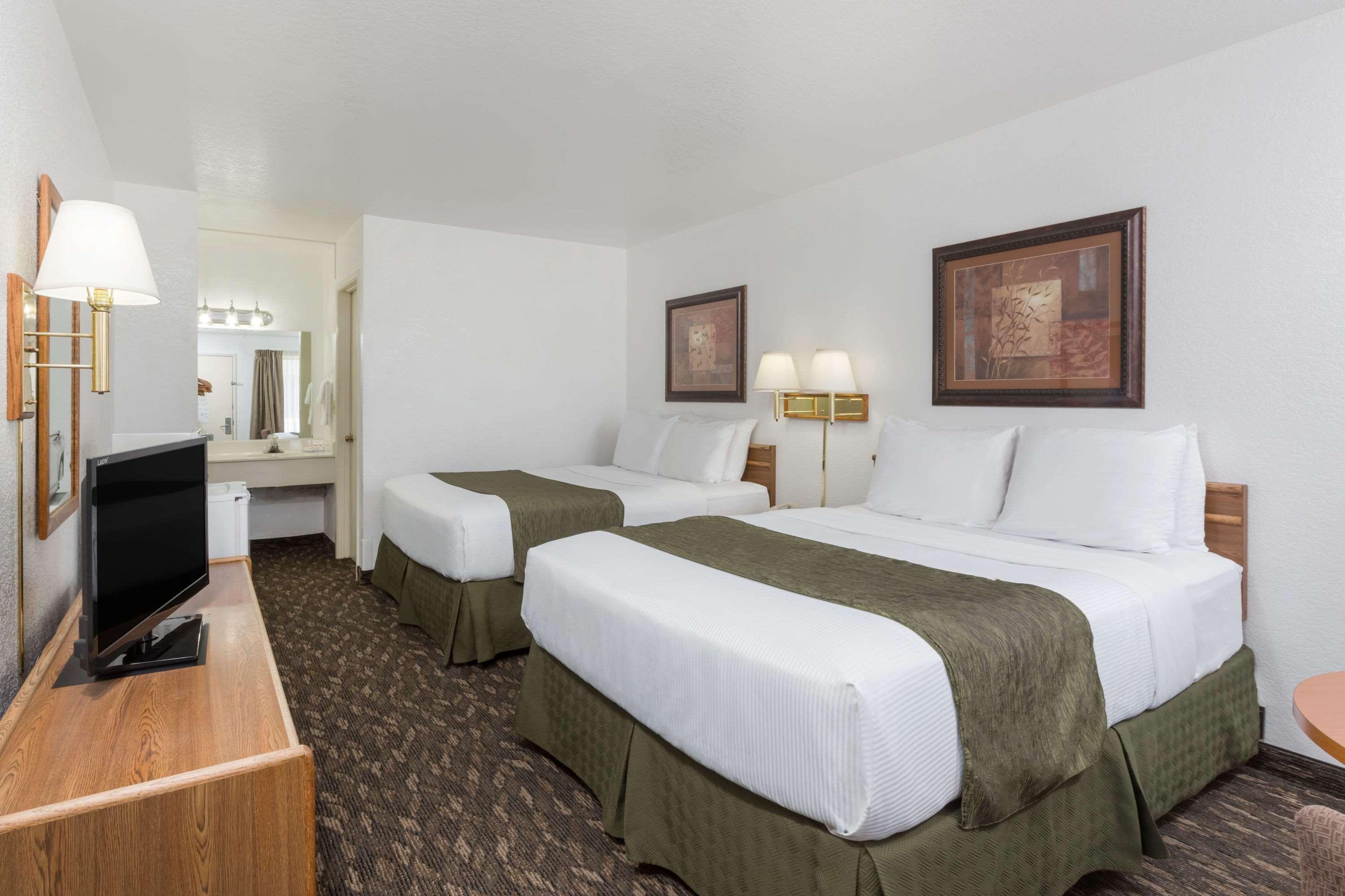 Quadruple Two Queen Beds