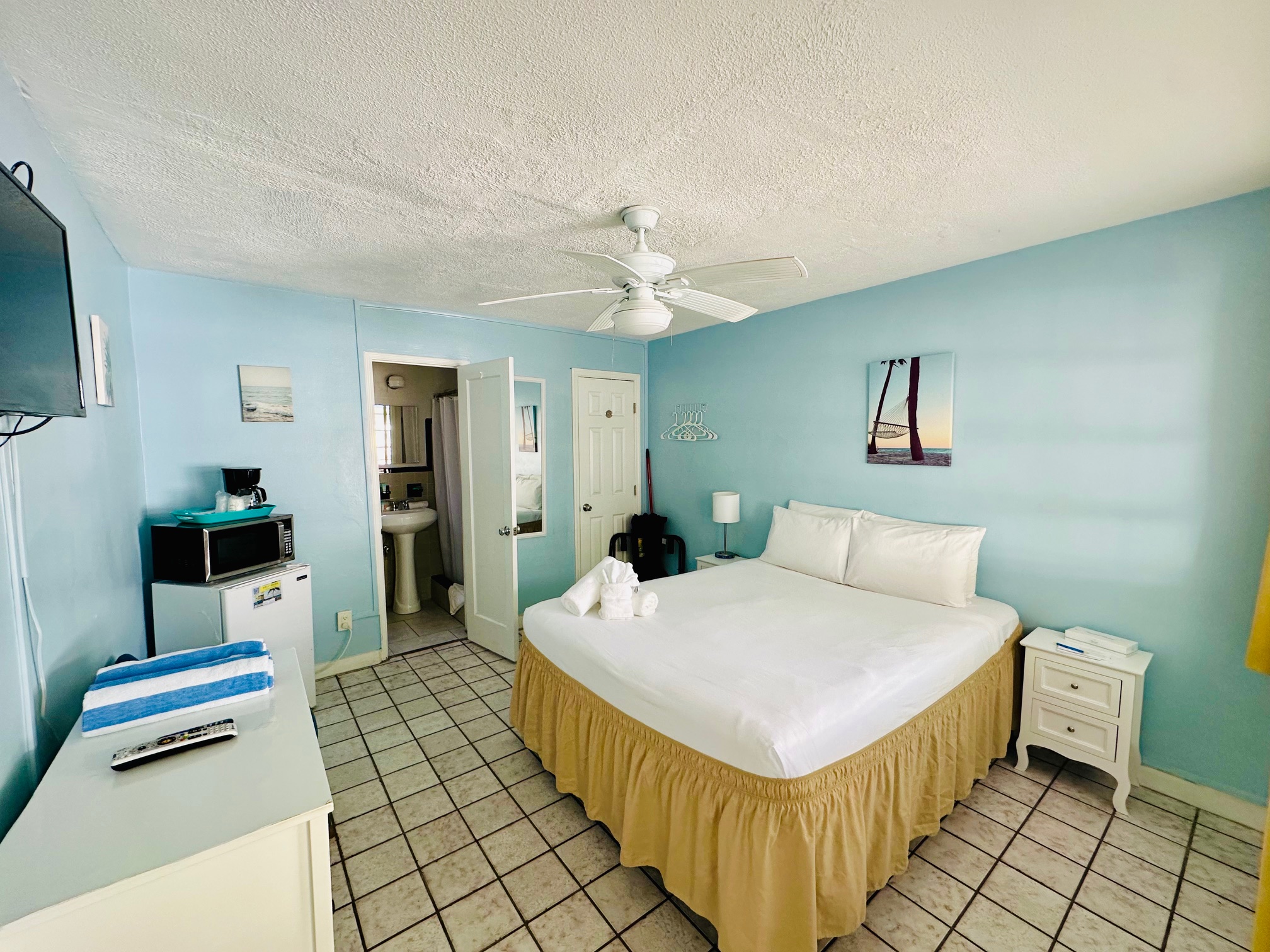 Studio Queen Size Bed