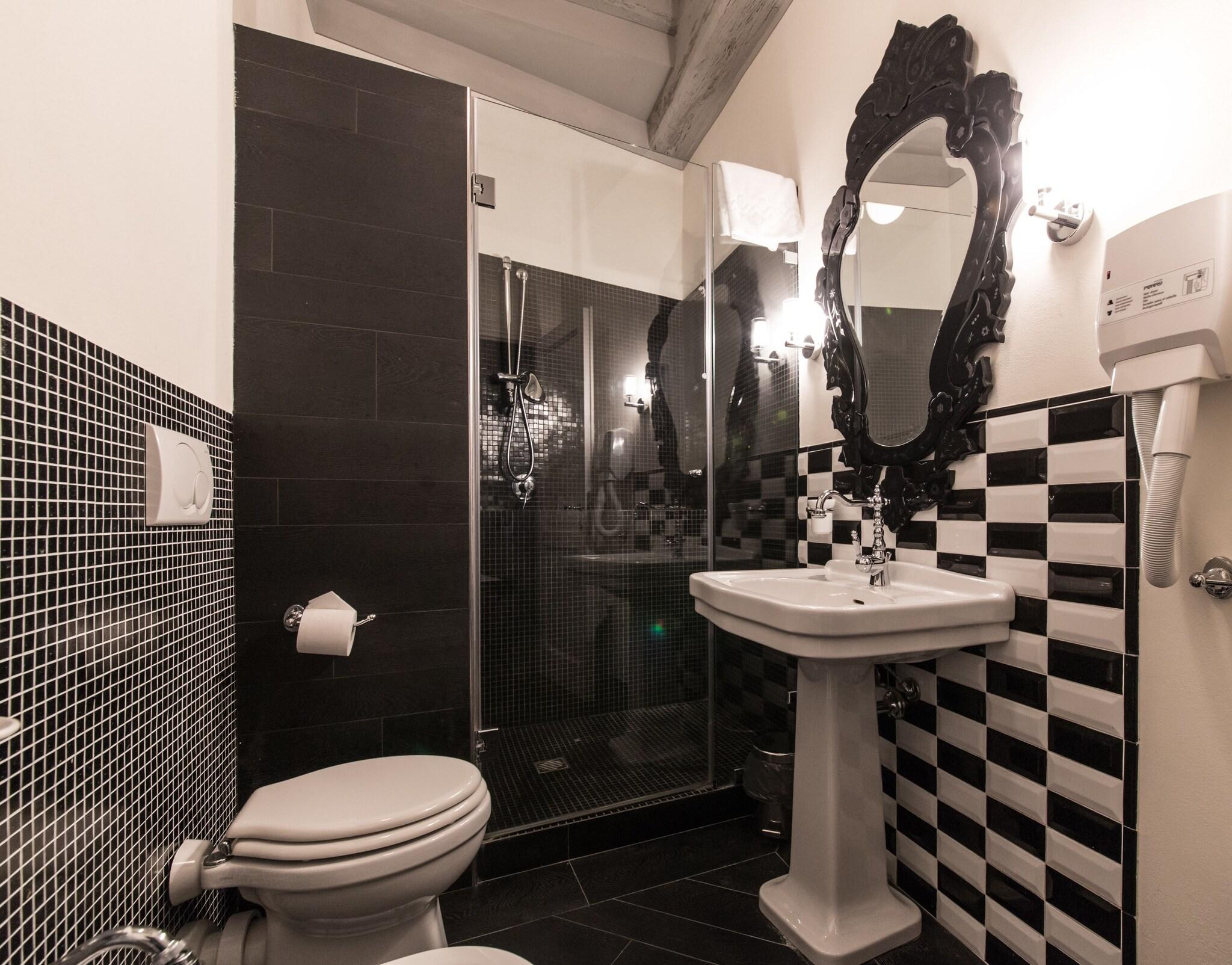 Double Deluxe One Bed